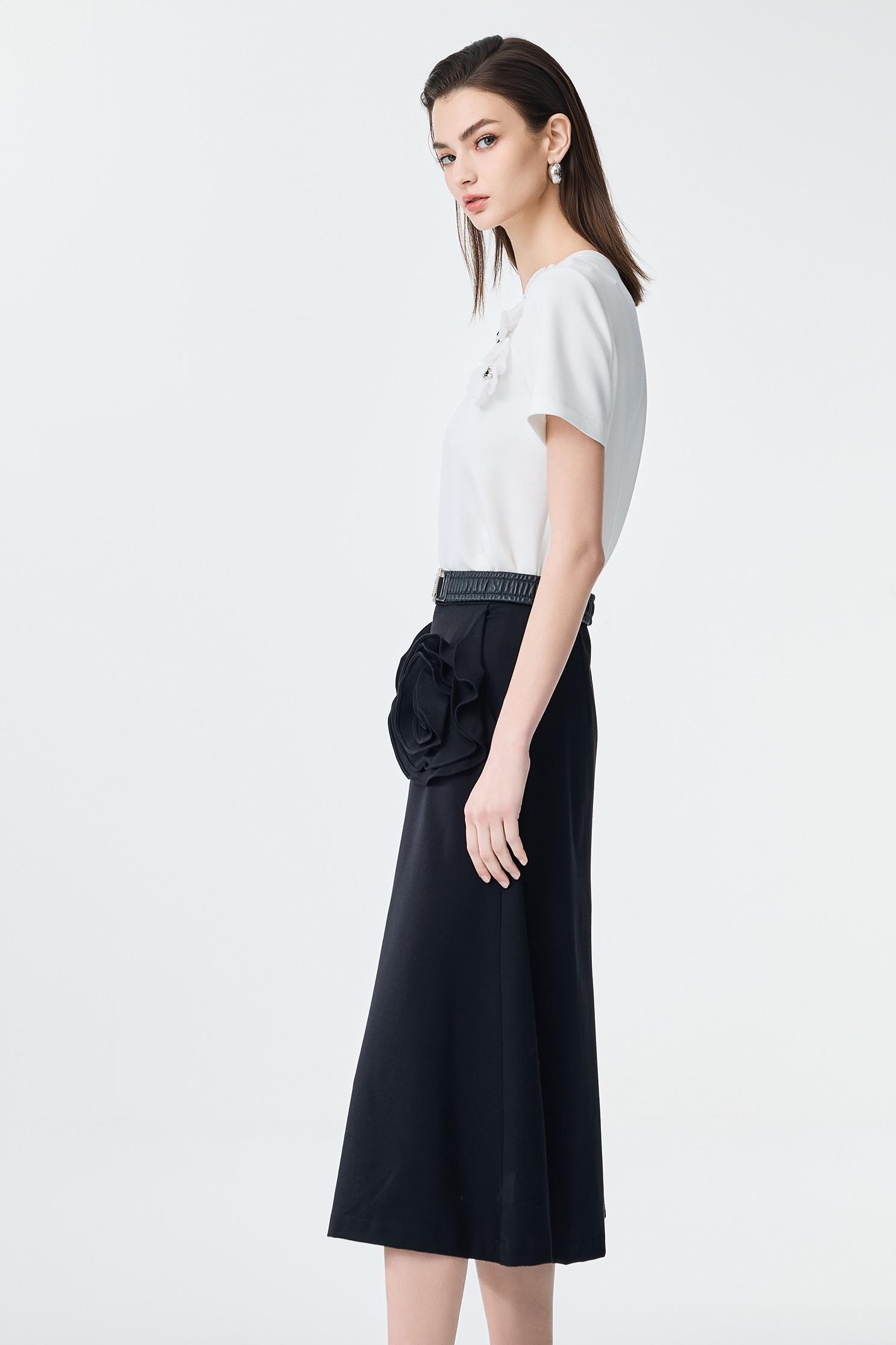 3-D Floral Detail Short Sleeve Tee,Tops,Season (SS) Look,blossoms