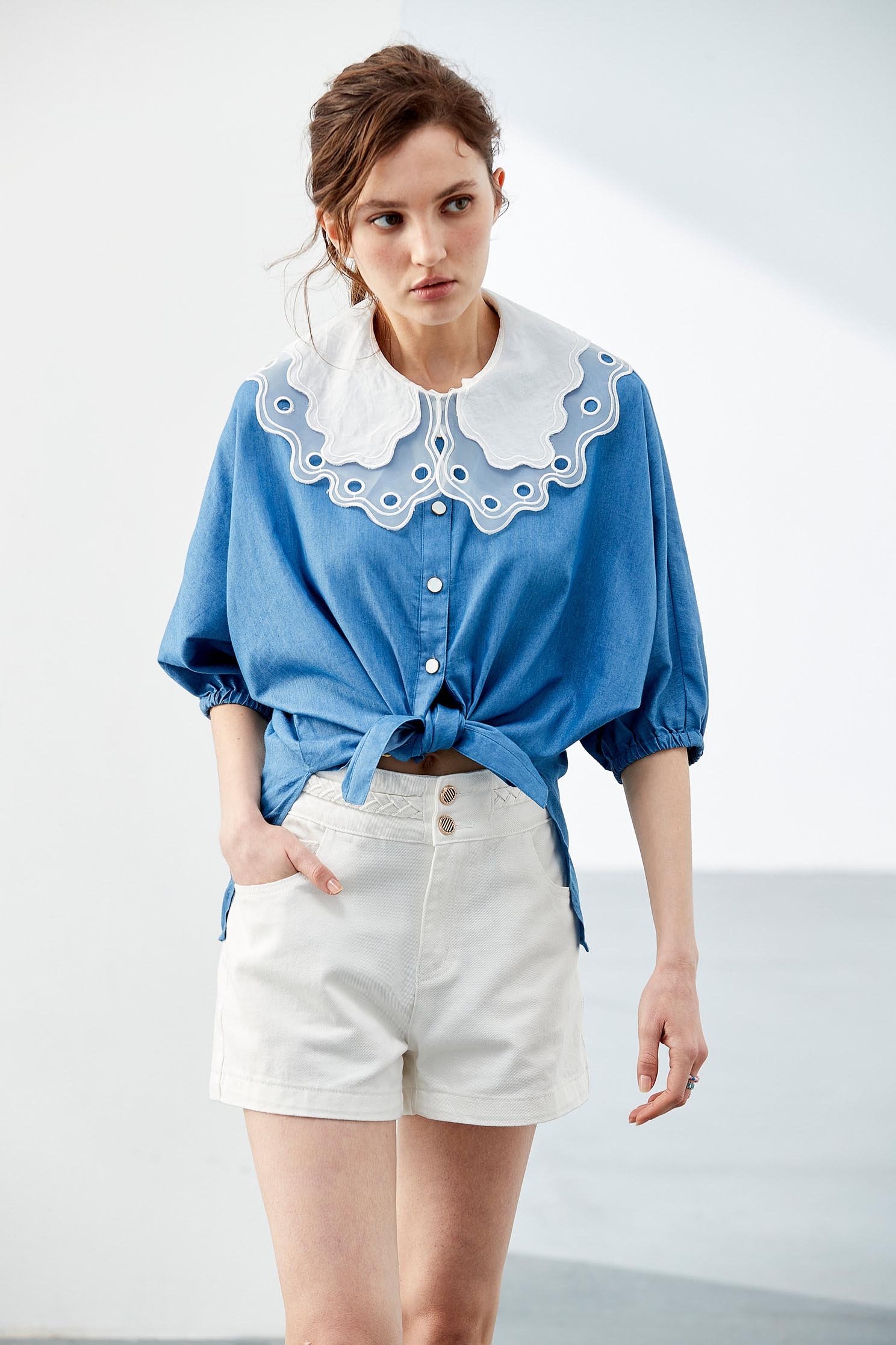 Oversize Blouse With Contrast CollarEmbroidered collar denim-like top,Tops,Embroidered,Season (SS) Look,Denim,healing colors,Blouses