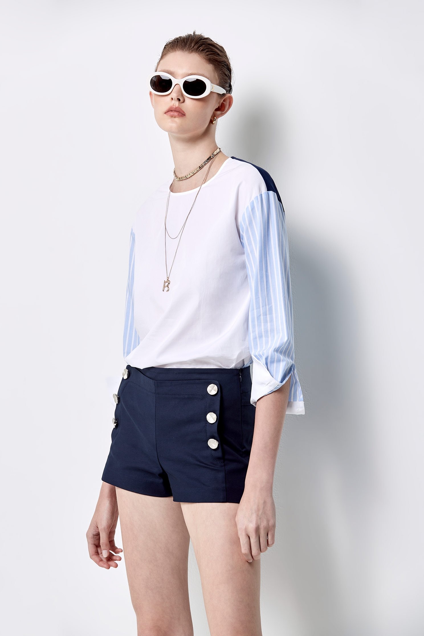 Loose-Fit Contrast Detail TopContrast fabric top,Tops,Round neck tops,Season (SS) Look,Stripe,Blouses