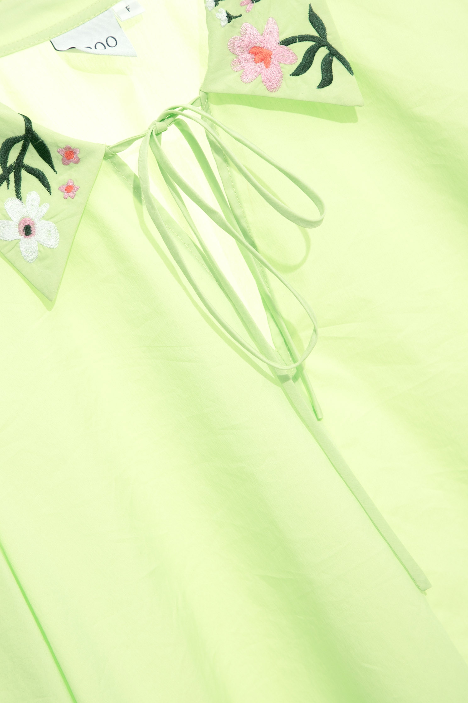 Floral Embroidery Detail Green TopCelery juice color top with embroidery,Tops,Embroidered,Season (SS) Look,Embroidered