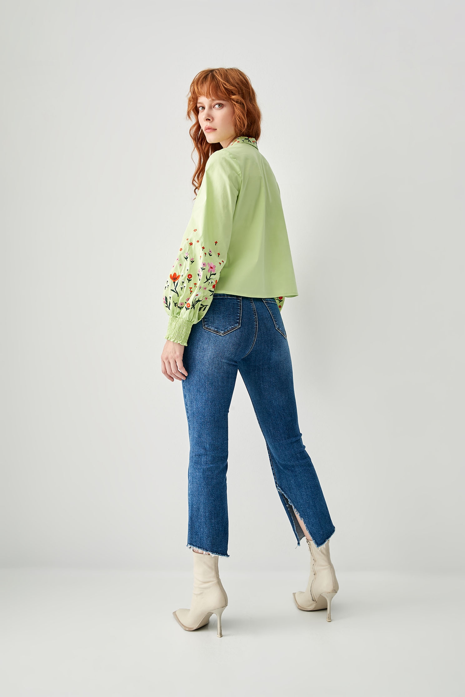 Floral Embroidery Detail Green TopCelery juice color top with embroidery,Tops,Embroidered,Season (SS) Look,Embroidered