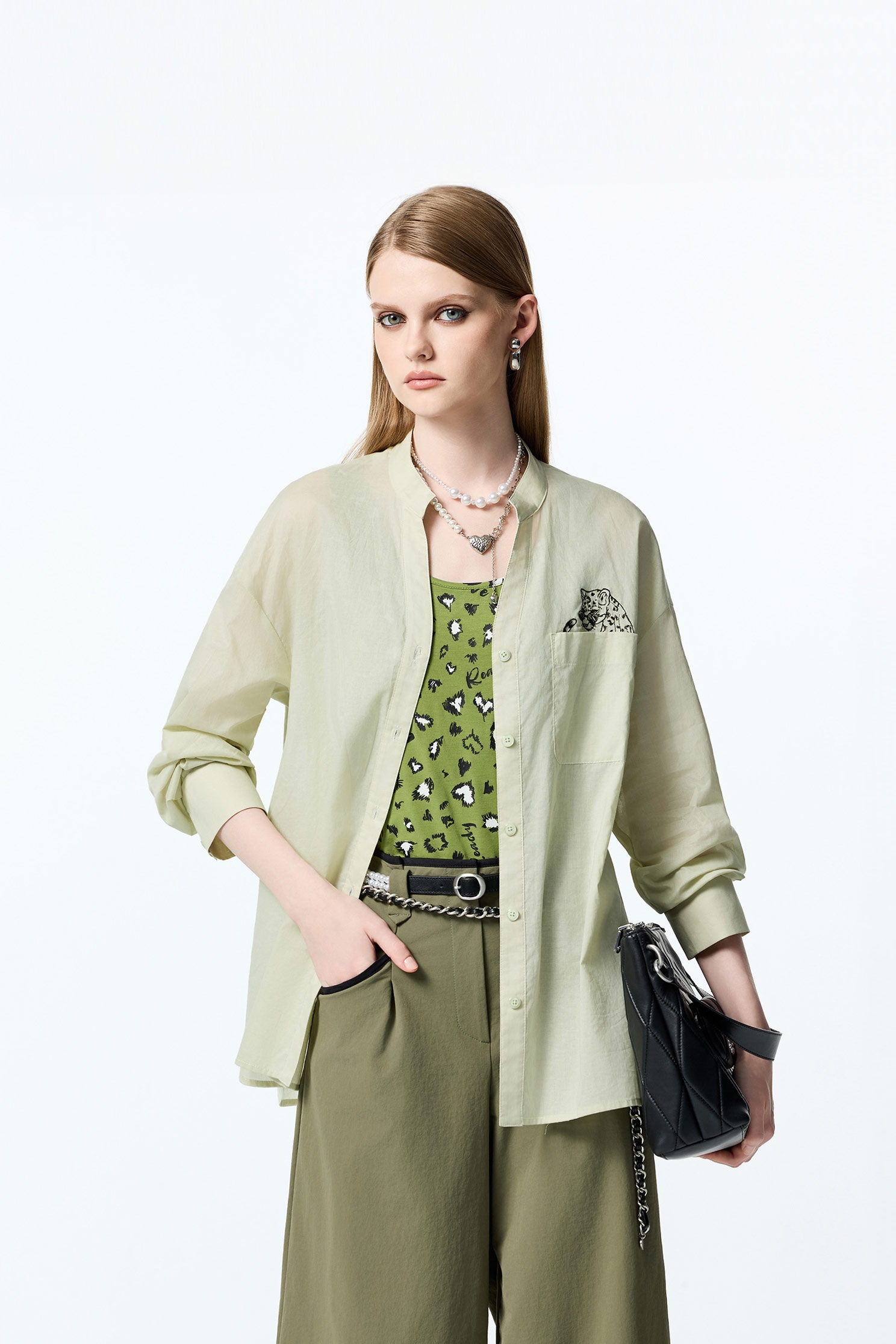 Embroidered Leopard Graphic Green BlouseEmbroidered Leopard Graphic Green Blouse,V-Neck T shirts,Office Looks,Tops,Embroidered,Season (AW) Look,Embroidered tops,Blouses