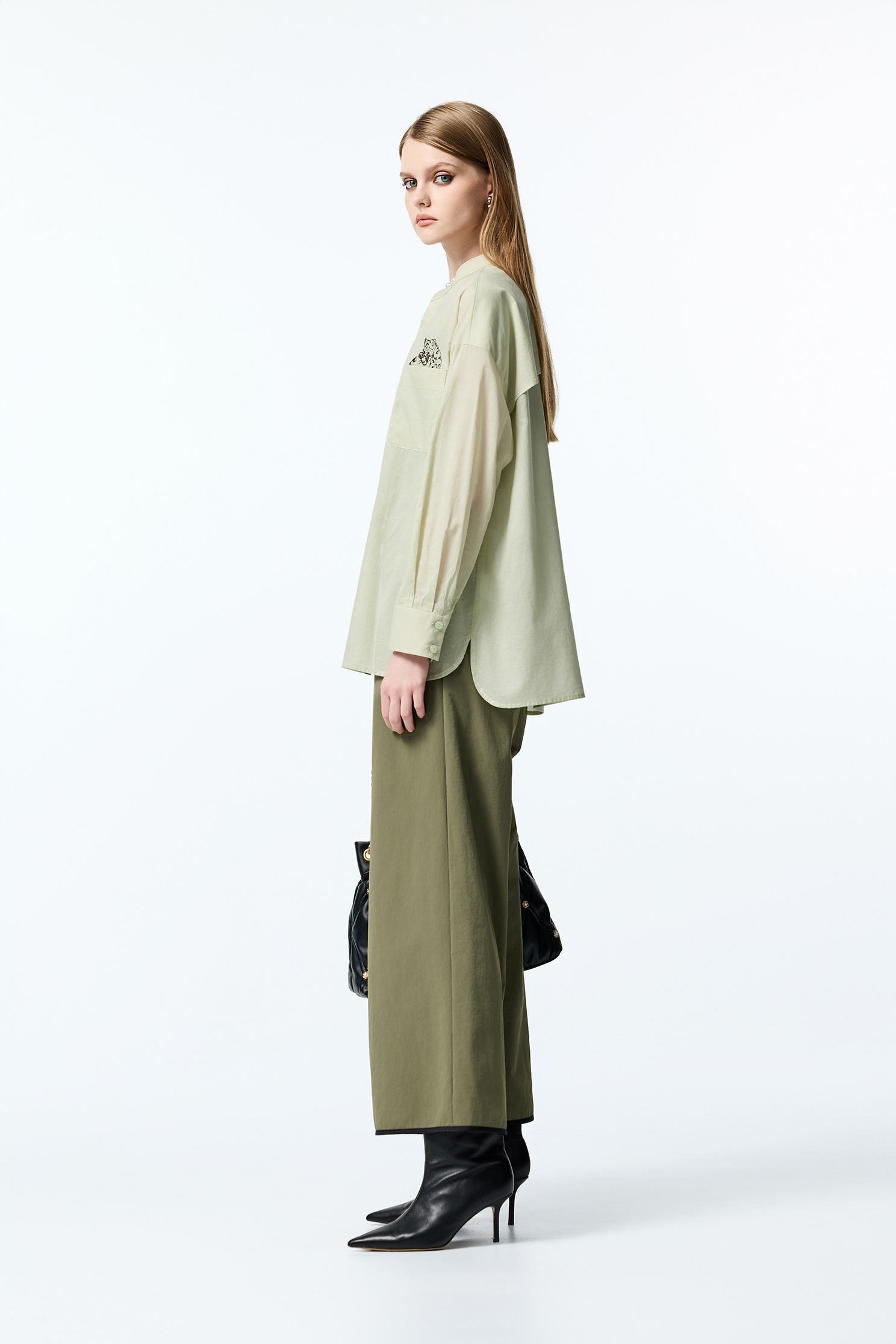 Embroidered Leopard Graphic Green BlouseEmbroidered Leopard Graphic Green Blouse,V-Neck T shirts,Office Looks,Tops,Embroidered,Season (AW) Look,Embroidered tops,Blouses