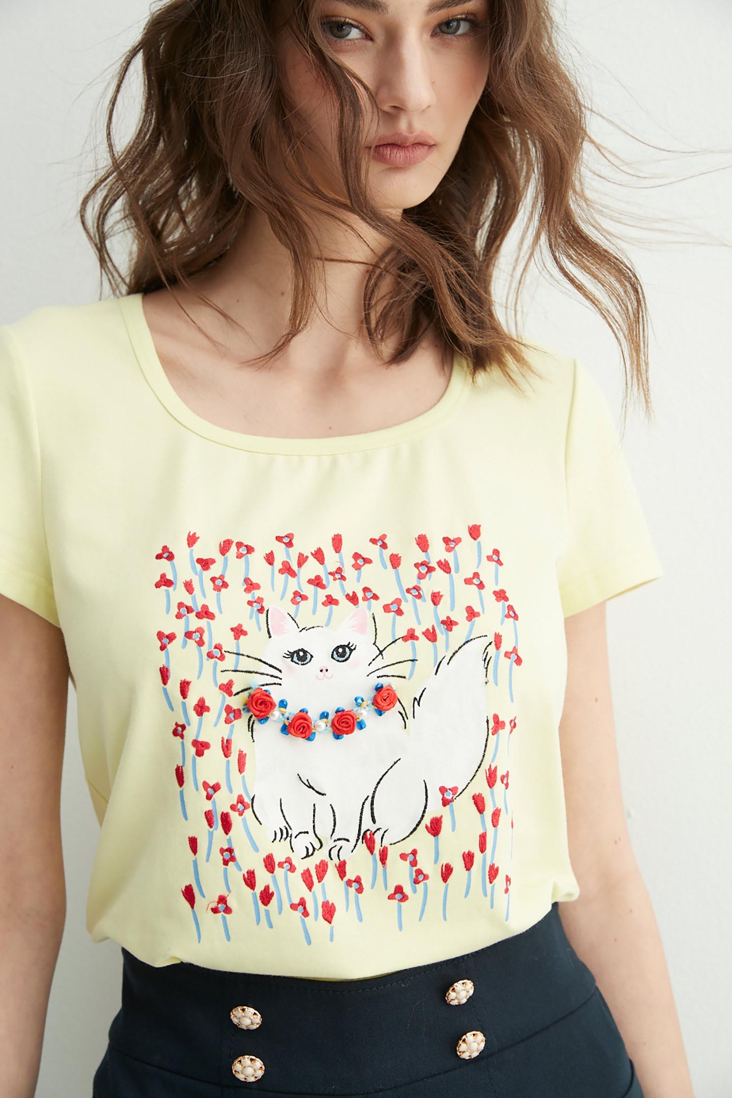 Basic Tee With Front Graphic DetailT-shirt  top with embroidered cat,T-shirts,T-shirts,Tops,Embroidered,Season (SS) Look,Embroidered