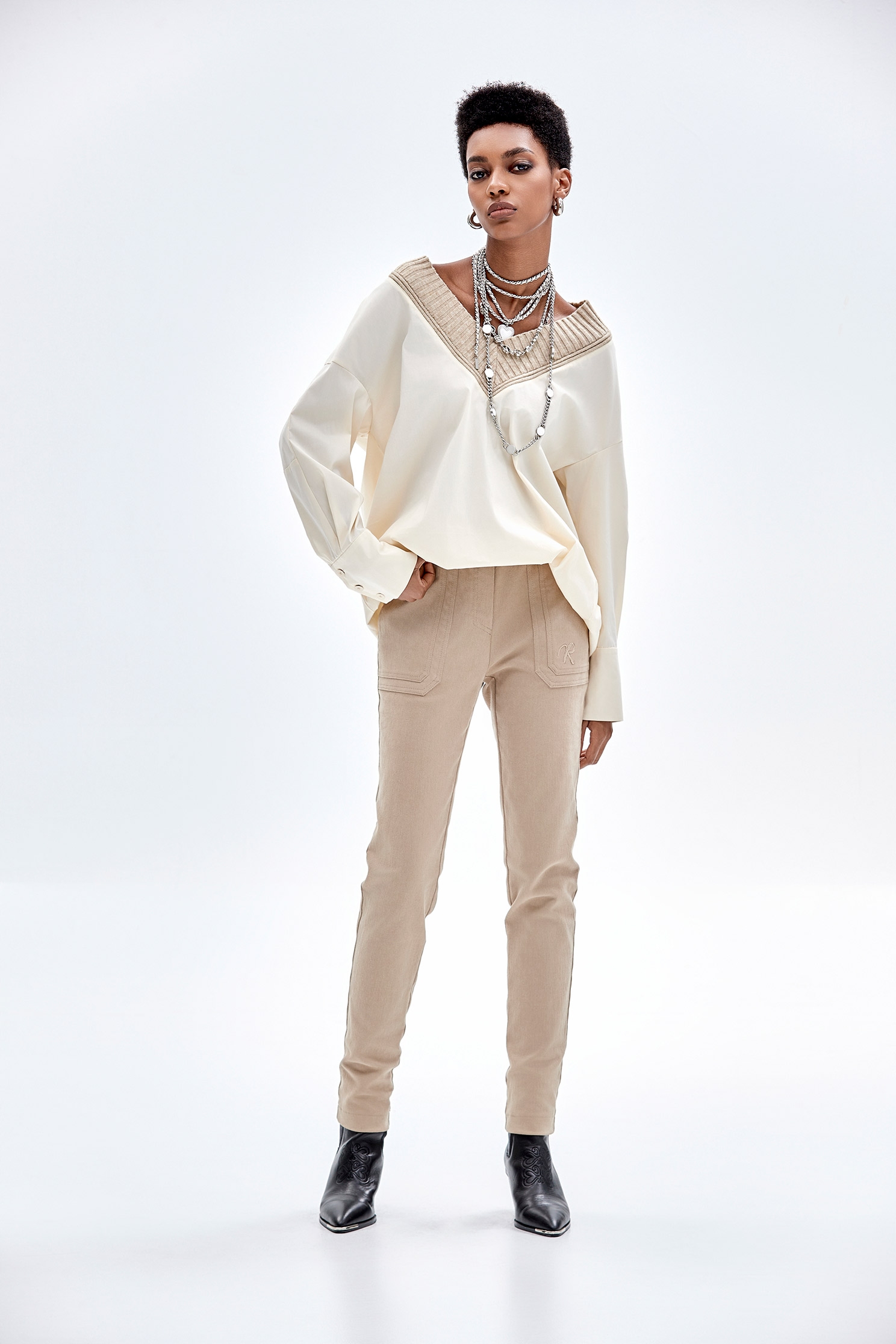 Contrast V-neckline Long Sleeve TopContrast V-neckline Long Sleeve Top,Tops,Season (AW) Look,Blouses