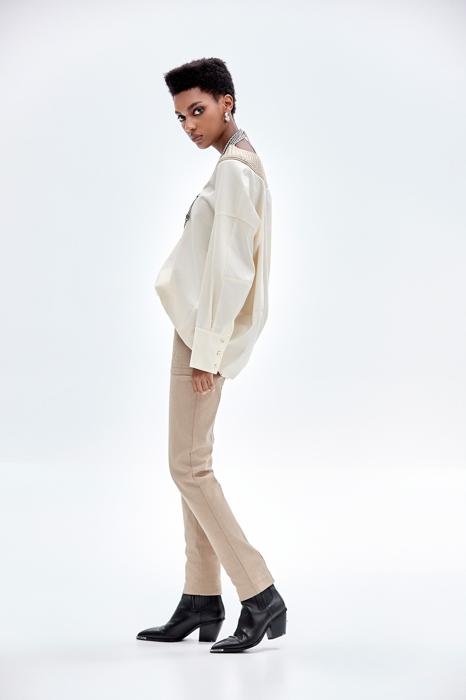 Contrast V-neckline Long Sleeve TopContrast V-neckline Long Sleeve Top,Tops,Season (AW) Look,Blouses