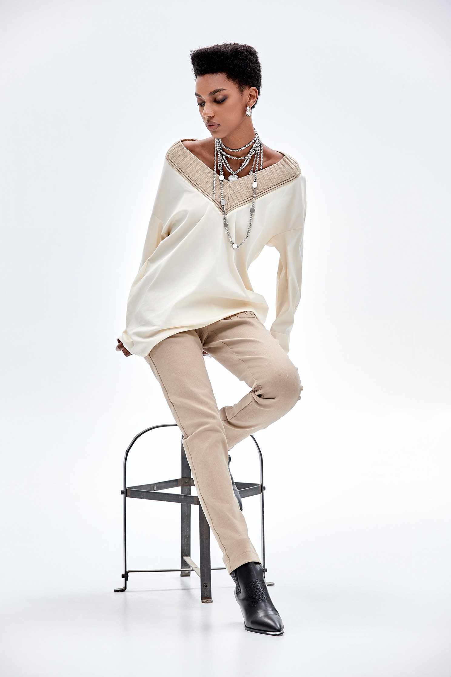 Contrast V-neckline Long Sleeve TopContrast V-neckline Long Sleeve Top,Tops,Season (AW) Look,Blouses