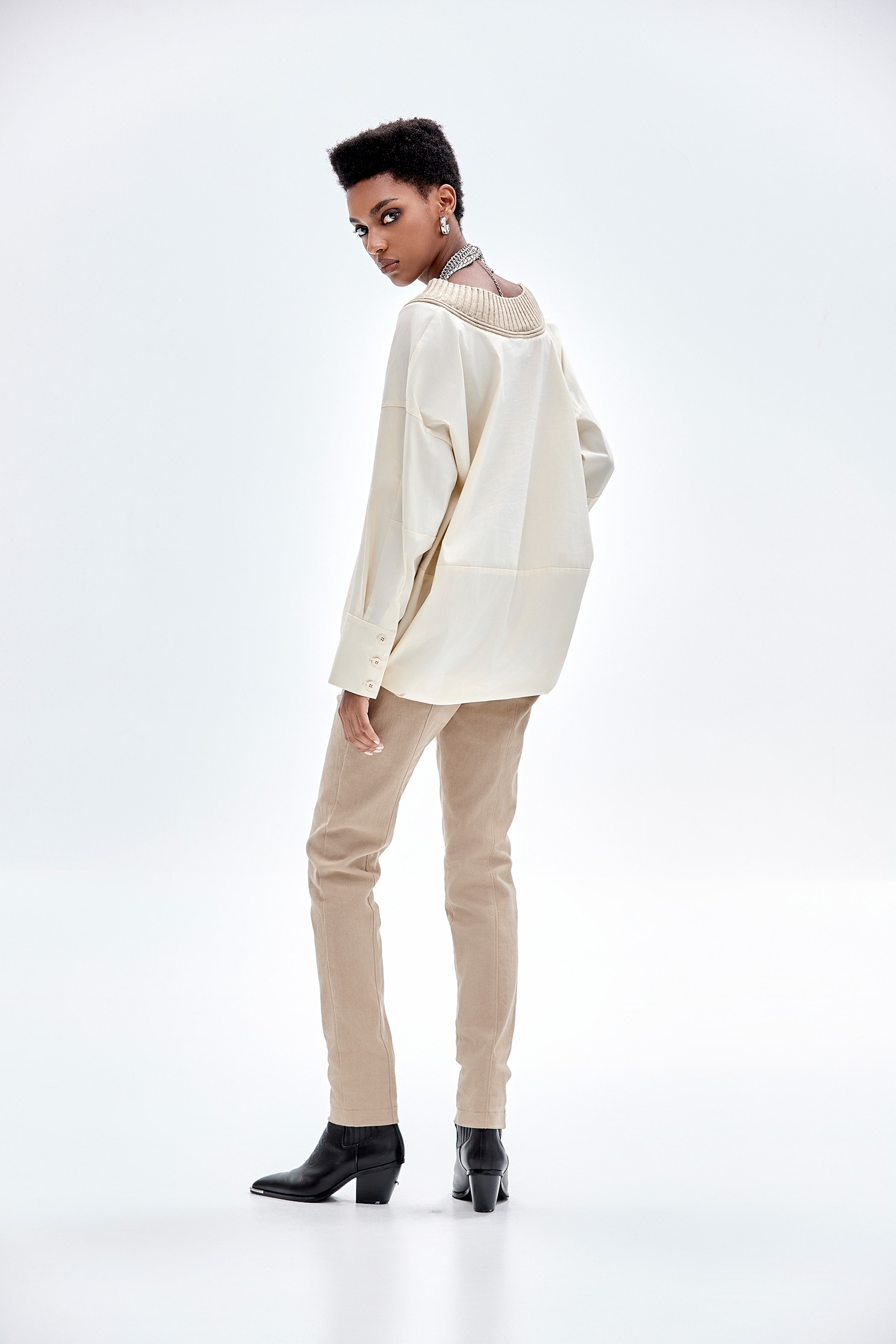 Contrast V-neckline Long Sleeve TopContrast V-neckline Long Sleeve Top,Tops,Season (AW) Look,Blouses