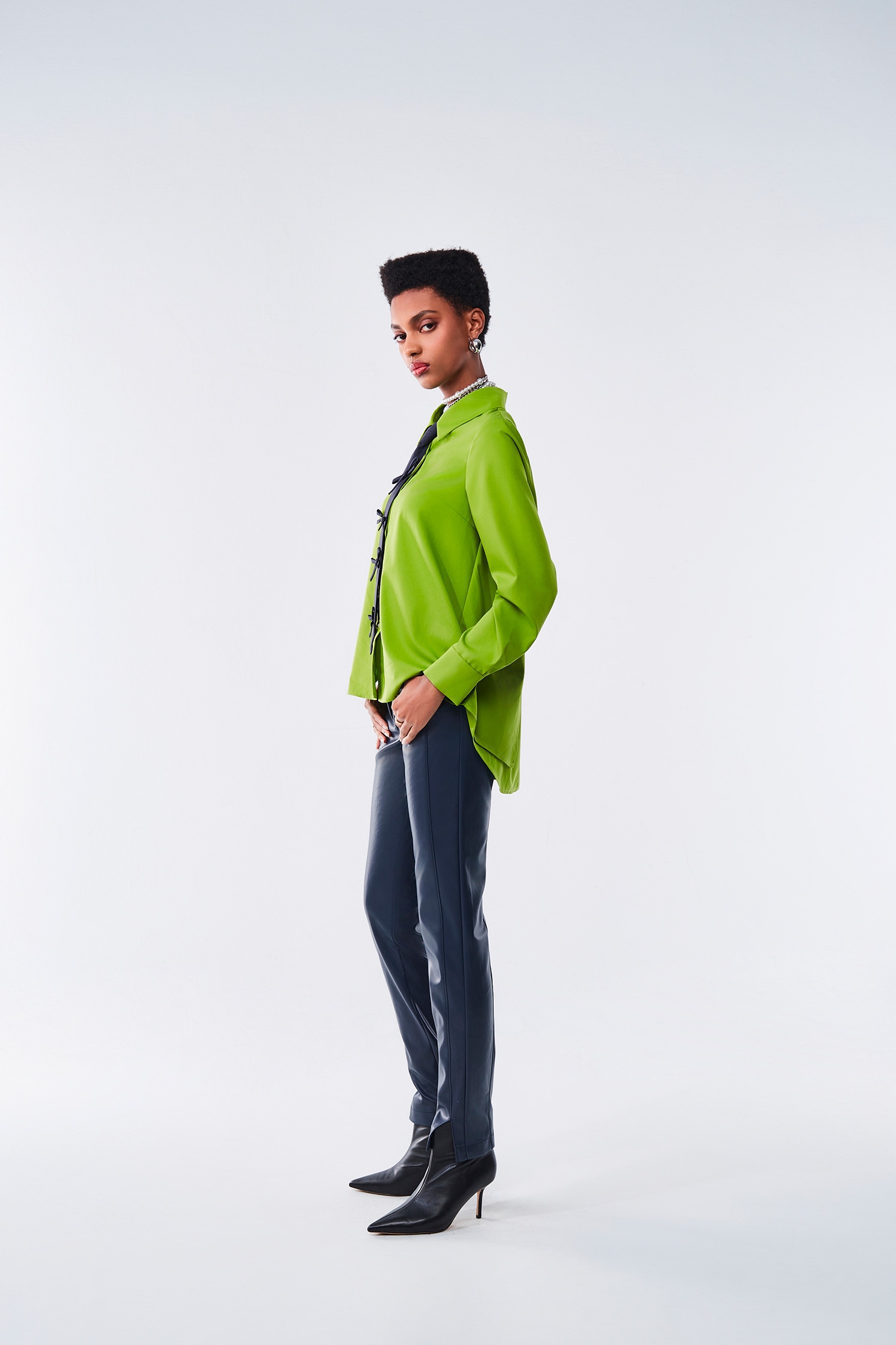 A-line Green Blouse With Contrast Bow Detail TieA-line Green Blouse With Contrast Bow Detail Tie,Tops,Season (AW) Look,bows