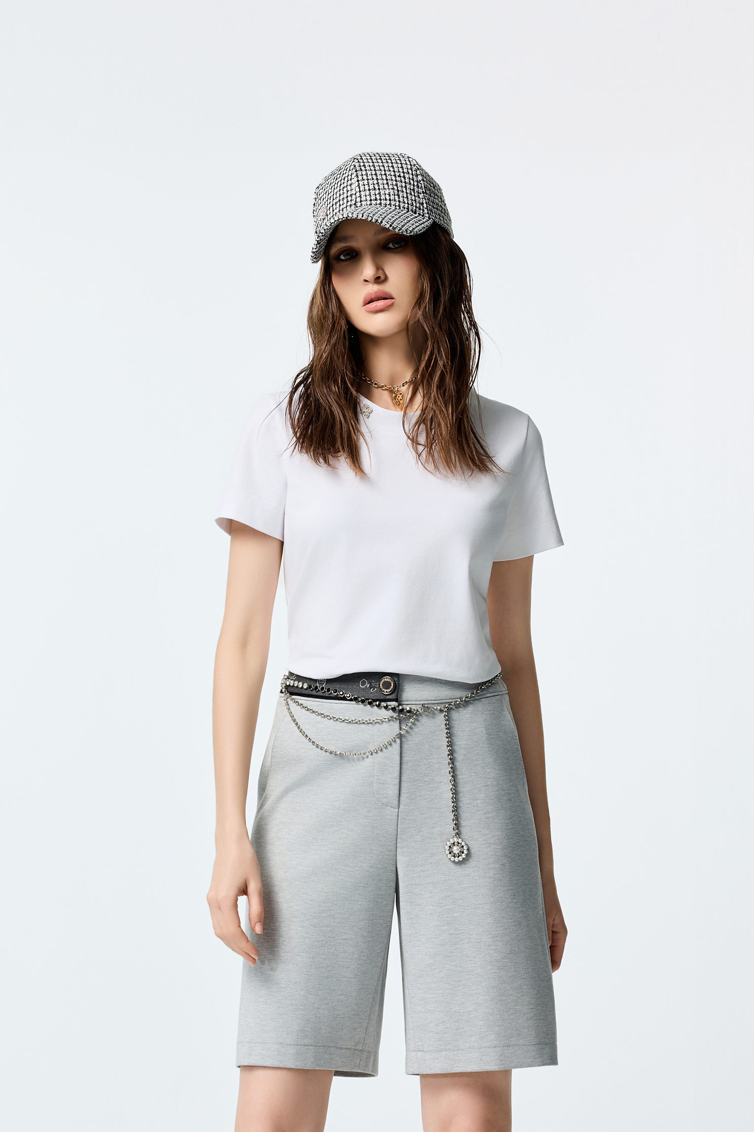 Diamonte Neckline Detail Short Sleeve TeeDiamonte Neckline Detail Short Sleeve Tee,T-shirts,Tops,White tops,Season (AW) Look