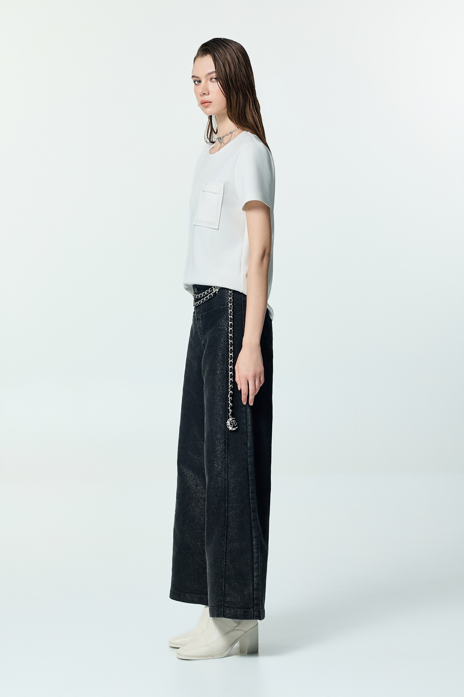 Diamonte Neckline Detail Short Sleeve TeeDiamonte Neckline Detail Short Sleeve Tee,T-shirts,Tops,White tops,Season (AW) Look
