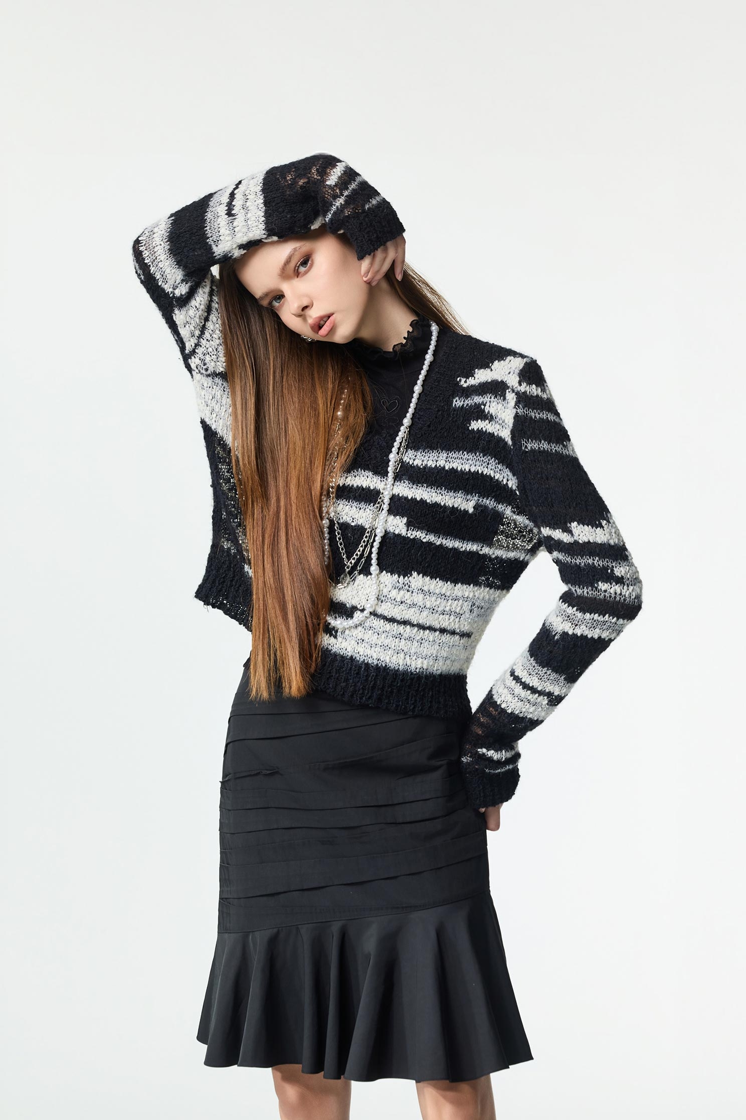 V-neck Black White Contrast Knit TopV-neck Black White Contrast Knit Top,V-Neck T shirts,Office Looks,Tops,Season (AW) Look,Valentine,Knitted,Knitted tops,Knitted tops