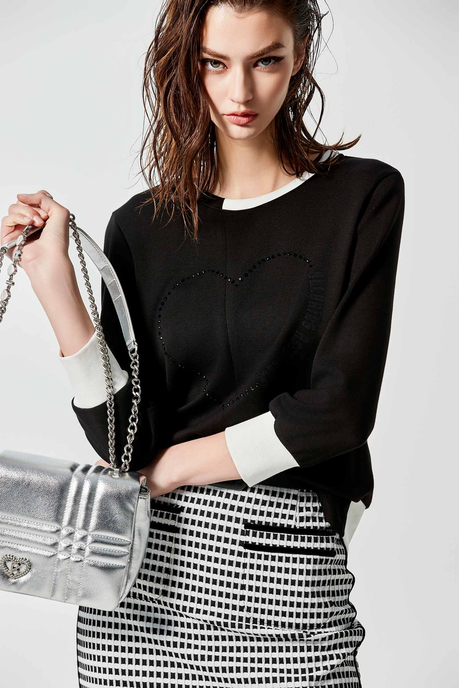 Asymmetric Contrast TopAsymmetric Contrast Top,Tops,Season (SS) Look