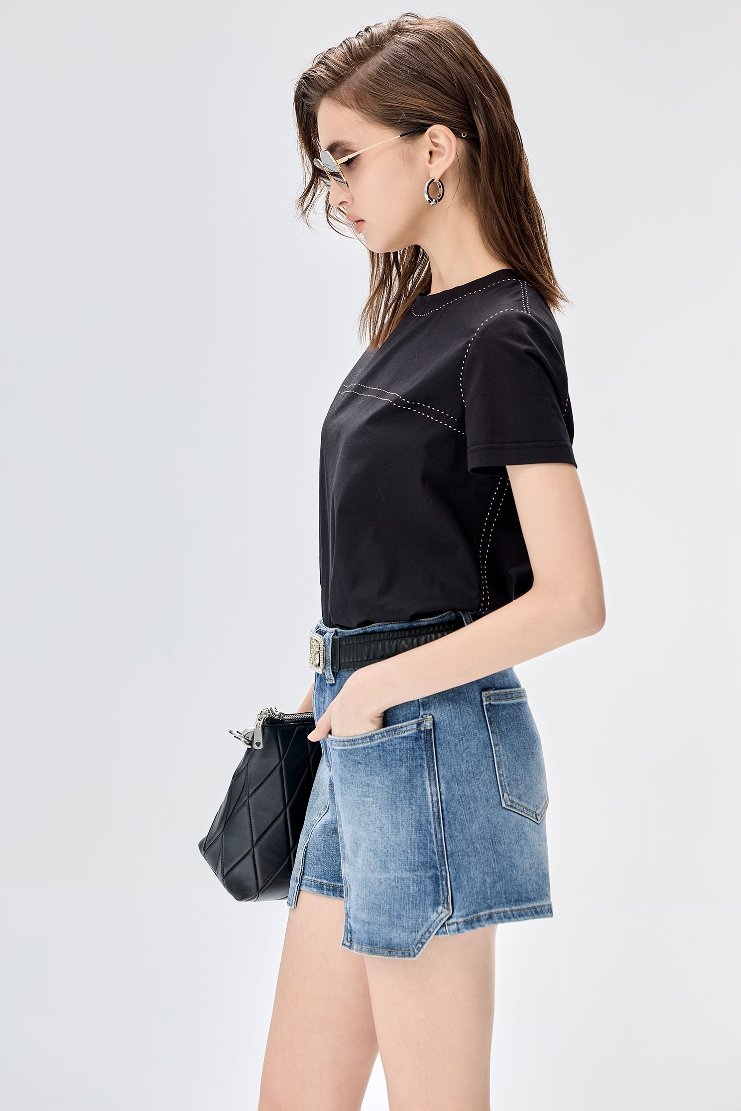 Basic Tee With Contrast Stitching DetailBasic Tee With Contrast Stitching Detail,T-shirts,Tops,Season (SS) Look,Cotton