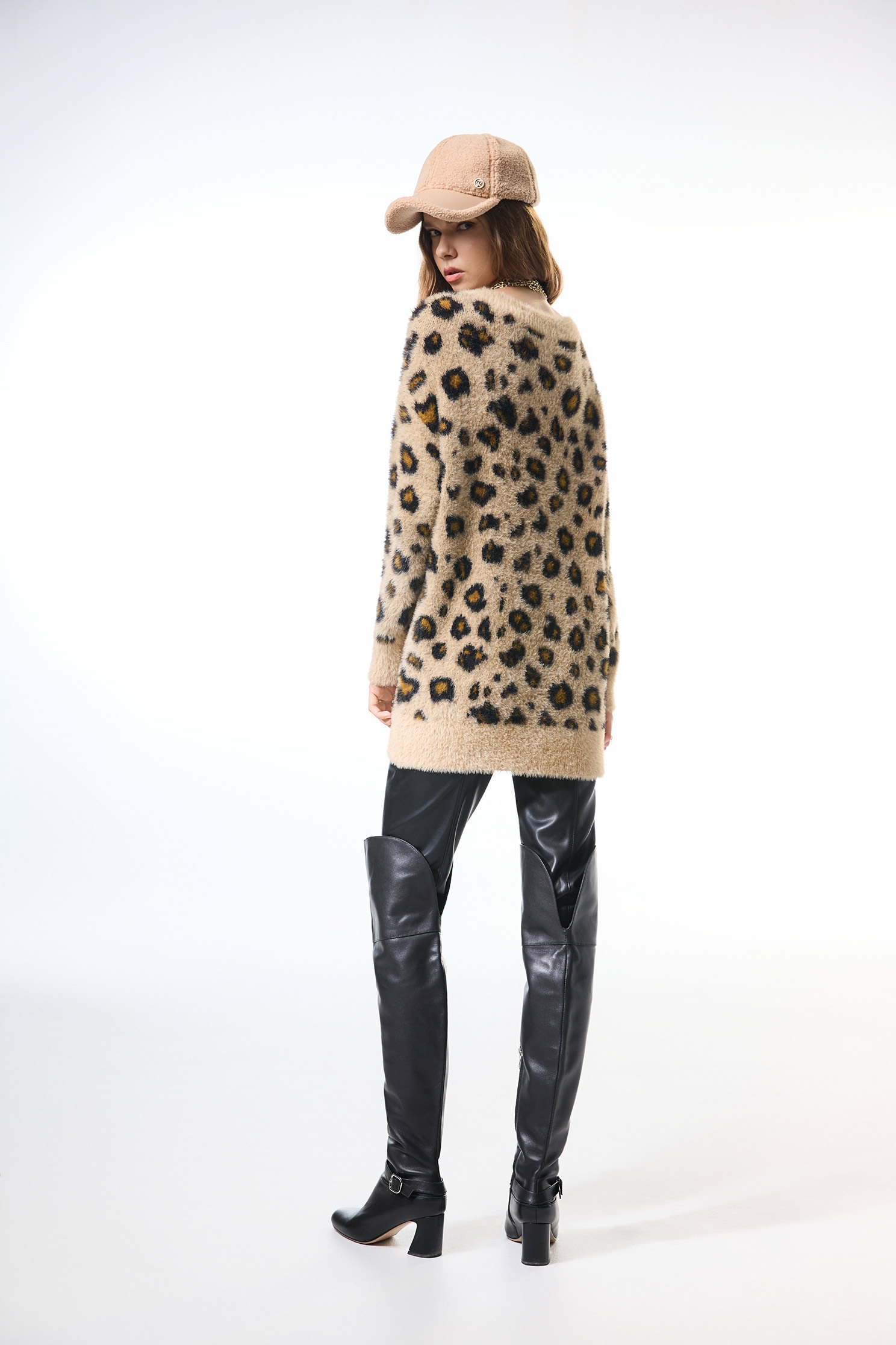 V-neck Leopard Print Knit TopV-neck Leopard Print Knit Top,Tops,Season (AW) Look,Knitted,Knitted tops