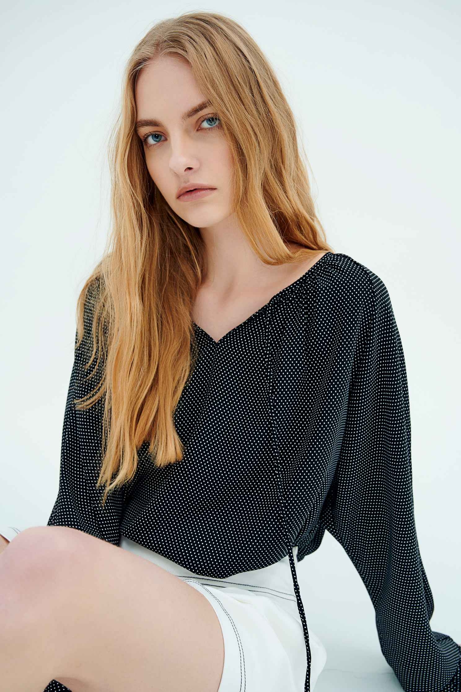 Dotted Oversize Long sleeve TopDot front collar strap long-sleeved top,V-Neck T shirts,Tops,Season (SS) Look,dotcollection,Season (AW) Look,Long sleeve tops,black tops