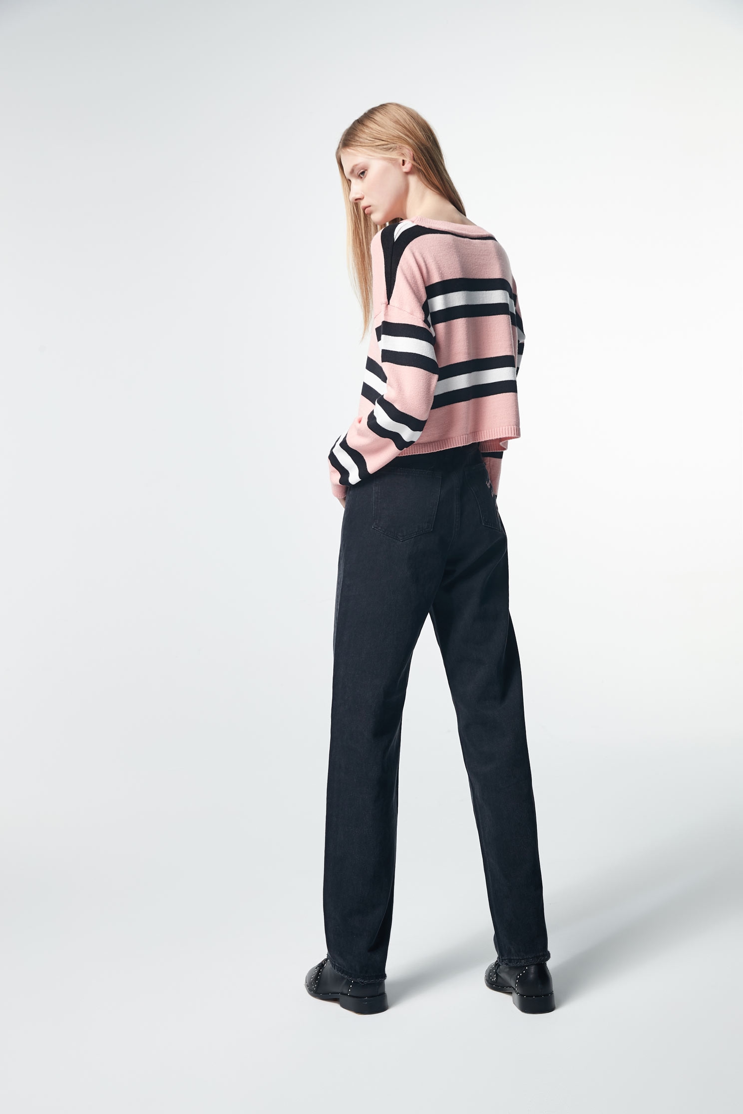 Contrast Stripe Knit TopRound-necked striped long-sleeved knit sweater,Tops,Round neck tops,Rayon,Season (SS) Look,Stripe,Season (AW) Look,Pink,Knitted,Knitted tops,Knitted tops,Long sleeve tops