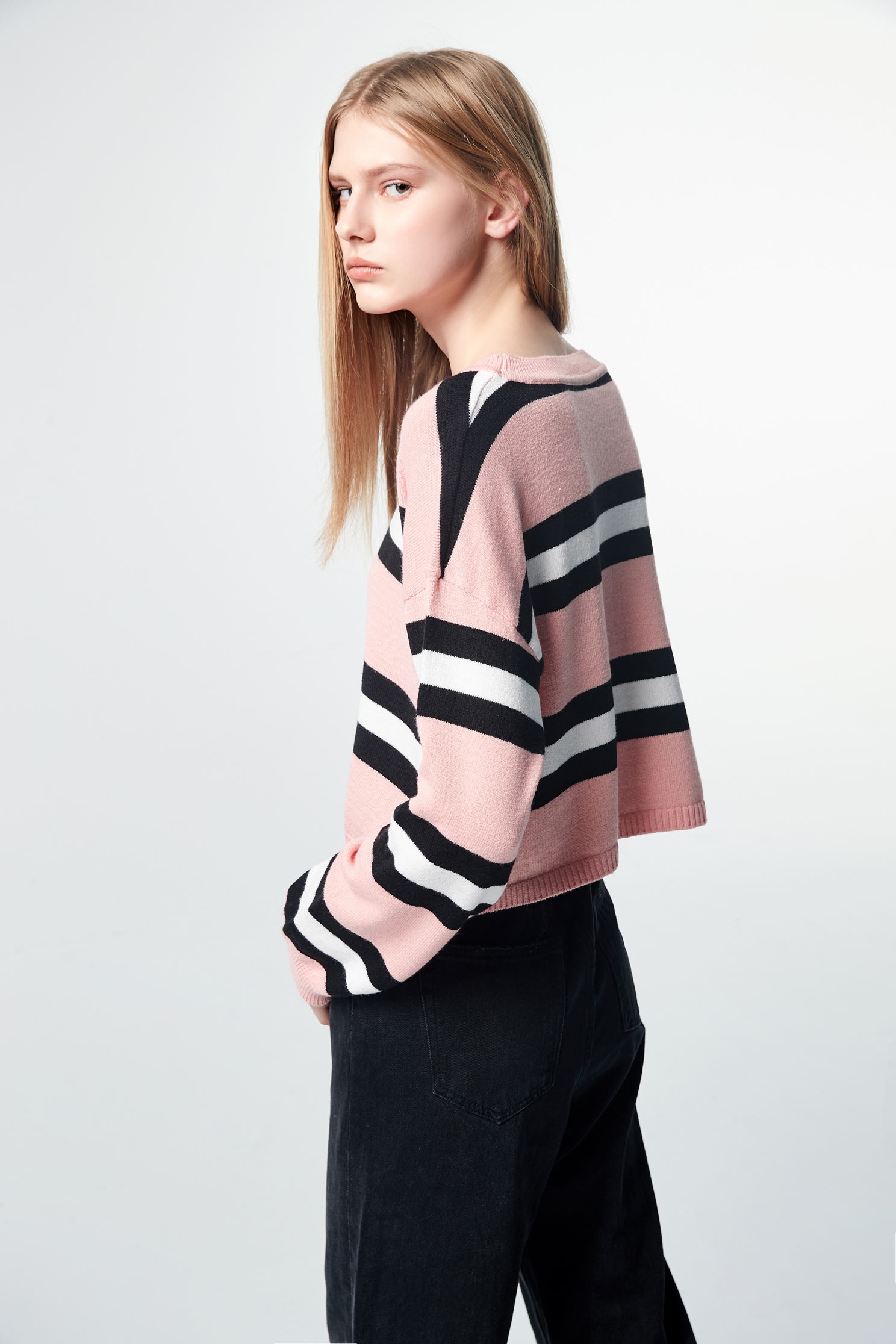 Contrast Stripe Knit TopRound-necked striped long-sleeved knit sweater,Tops,Round neck tops,Rayon,Season (SS) Look,Stripe,Season (AW) Look,Pink,Knitted,Knitted tops,Knitted tops,Long sleeve tops