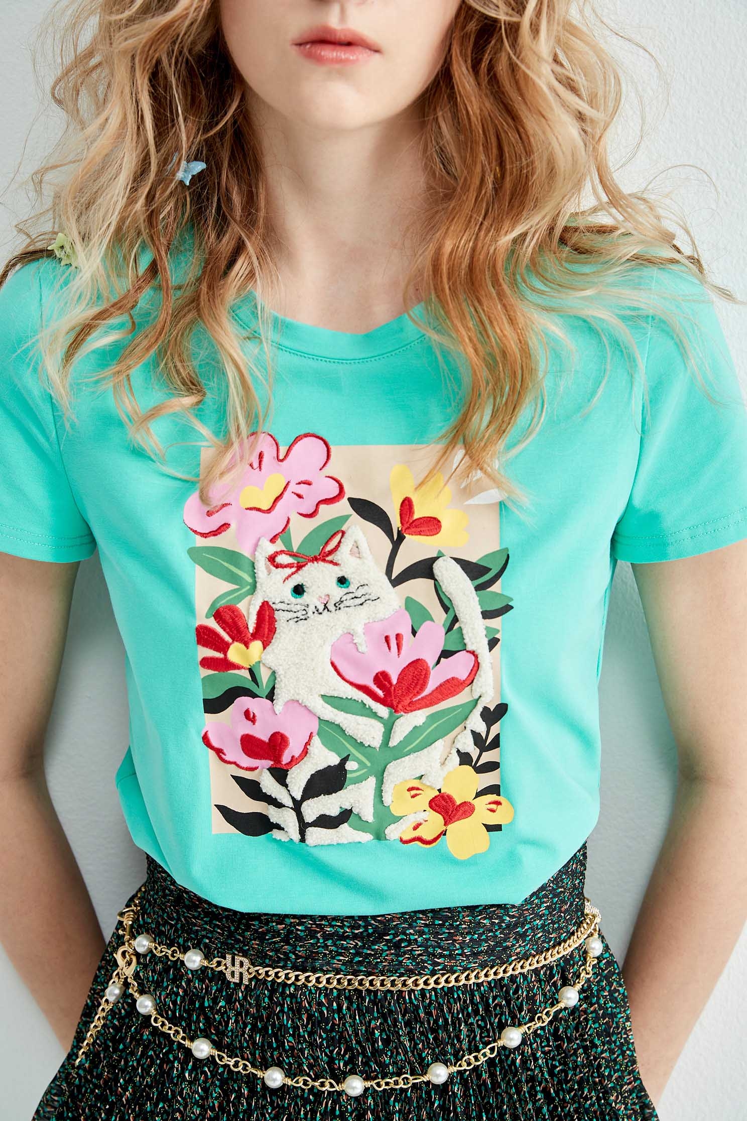 Cat Graphic Green TeeT-shirt top with cat embroidery,T-shirts,T-shirts,Tops,Embroidered,Season (SS) Look,bows