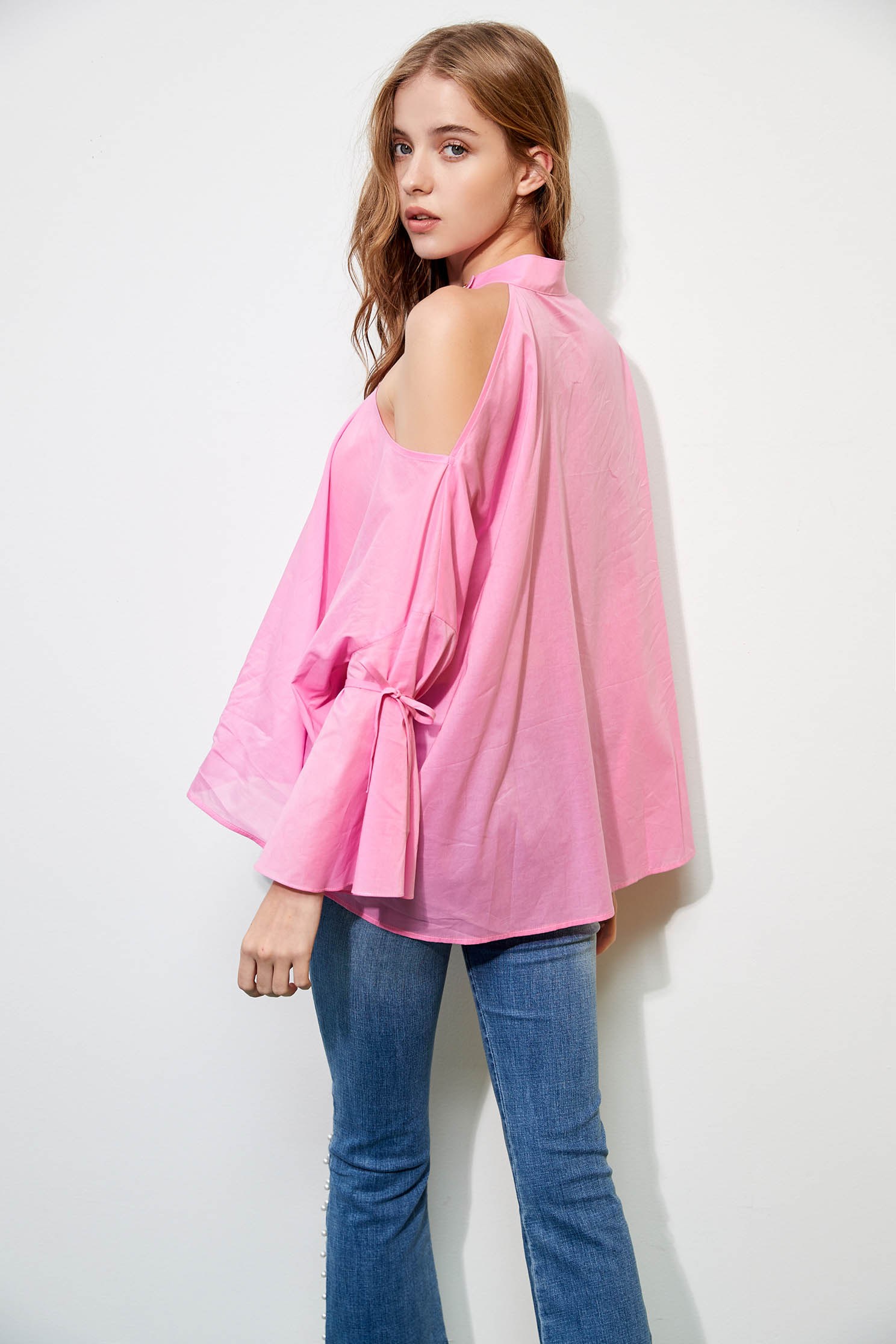 Oversize Cut Out Shoulder BlouseIrregular cut-out  top,Tops,Round neck tops,Queen,Season (SS) Look,iROO LIVE,Pink,Travel with BFF