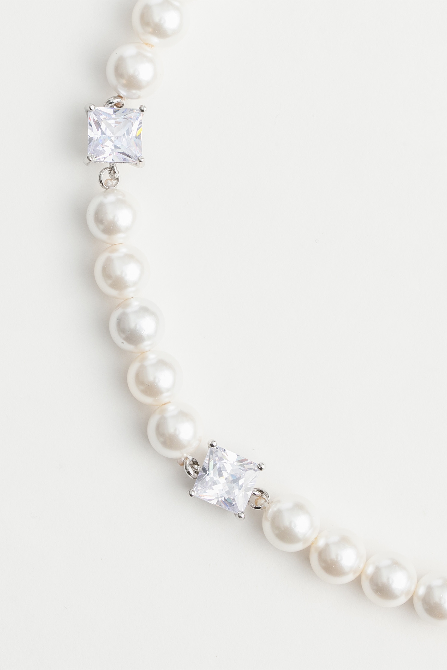 Pearl Necklace With Diamonte Bow PendantPearl necklace with rhinestone bow,pearl,Season (AW) Look,bows,Necklaces