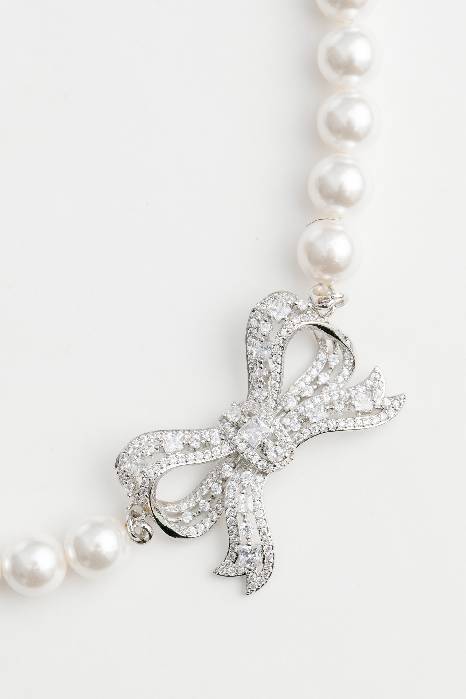 Pearl Necklace With Diamonte Bow PendantPearl necklace with rhinestone bow,pearl,Season (AW) Look,bows,Necklaces