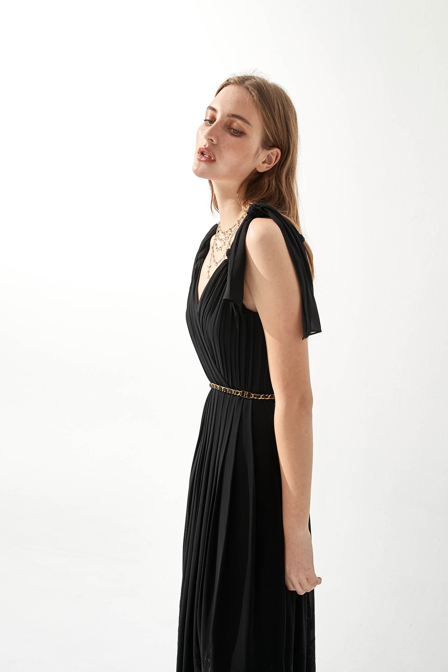 Overlap Pleated Maxi DressLow-cut floral long dress with embroidery,V-Neck T shirts,Embroidered,cocktaildresses,Season (SS) Look,mothergift,Evening dresses,Maxi dresses,Chiffon,Chiffon dresses,Black dresses