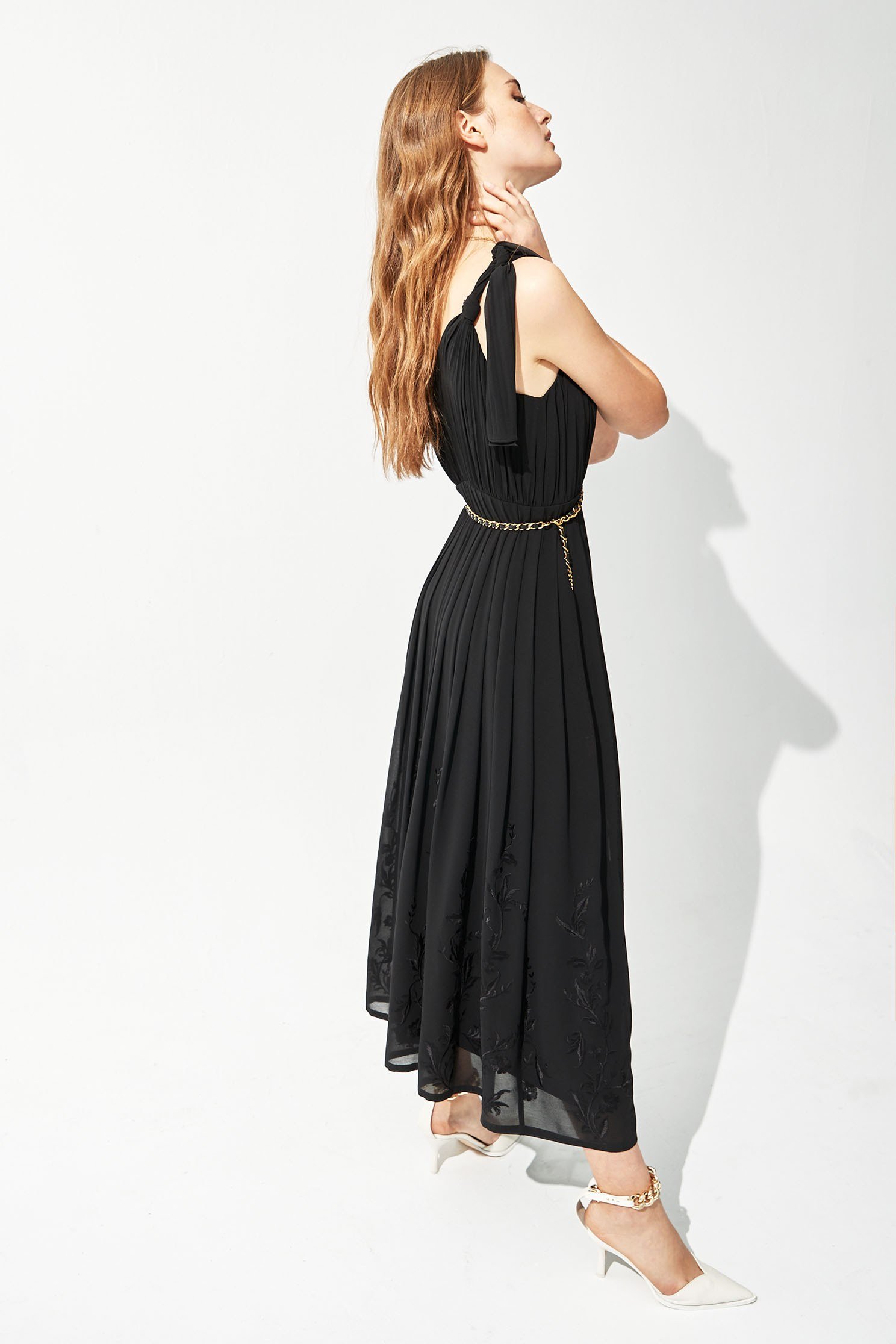 Overlap Pleated Maxi DressLow-cut floral long dress with embroidery,V-Neck T shirts,Embroidered,cocktaildresses,Season (SS) Look,mothergift,Evening dresses,Maxi dresses,Chiffon,Chiffon dresses,Black dresses