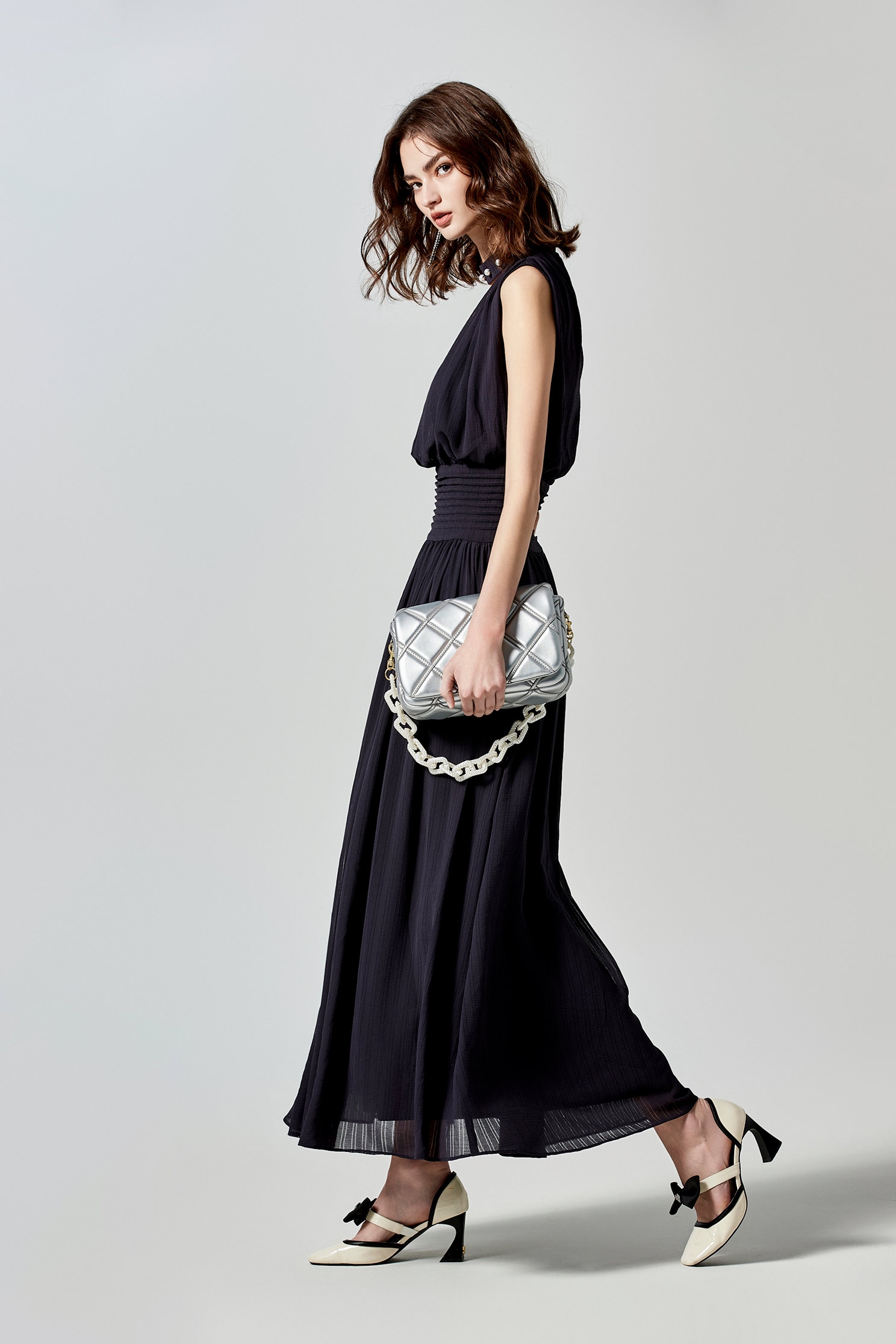 V-neck Navy Maxi Dress With Pearl DetailV-neck Navy Maxi Dress With Pearl Detail,Dresses,cocktaildresses,Season (SS) Look,pearl,Evening dresses