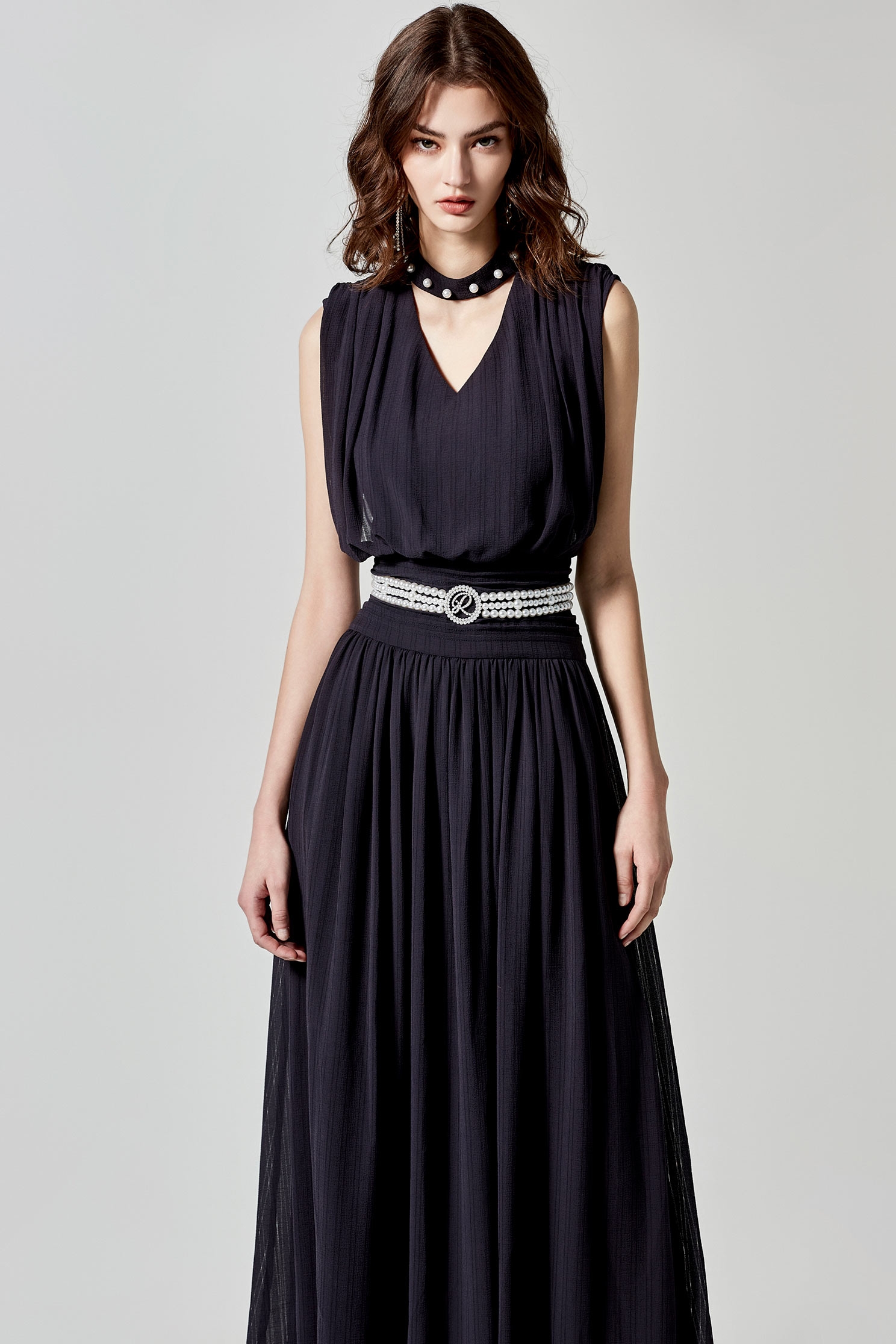 V-neck Navy Maxi Dress With Pearl DetailV-neck Navy Maxi Dress With Pearl Detail,Dresses,cocktaildresses,Season (SS) Look,pearl,Evening dresses