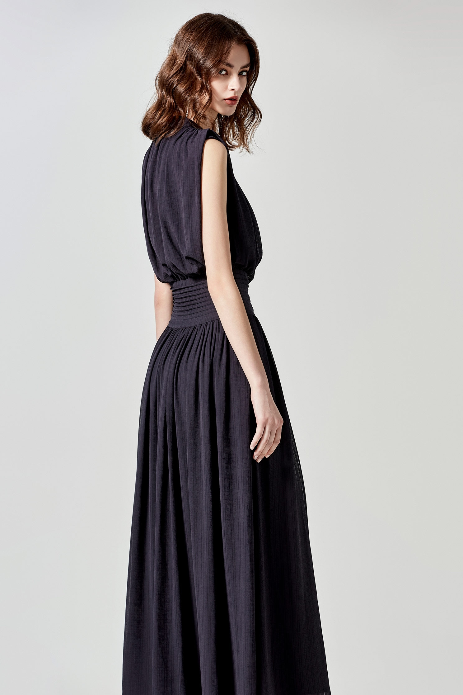 V-neck Navy Maxi Dress With Pearl DetailV-neck Navy Maxi Dress With Pearl Detail,Dresses,cocktaildresses,Season (SS) Look,pearl,Evening dresses