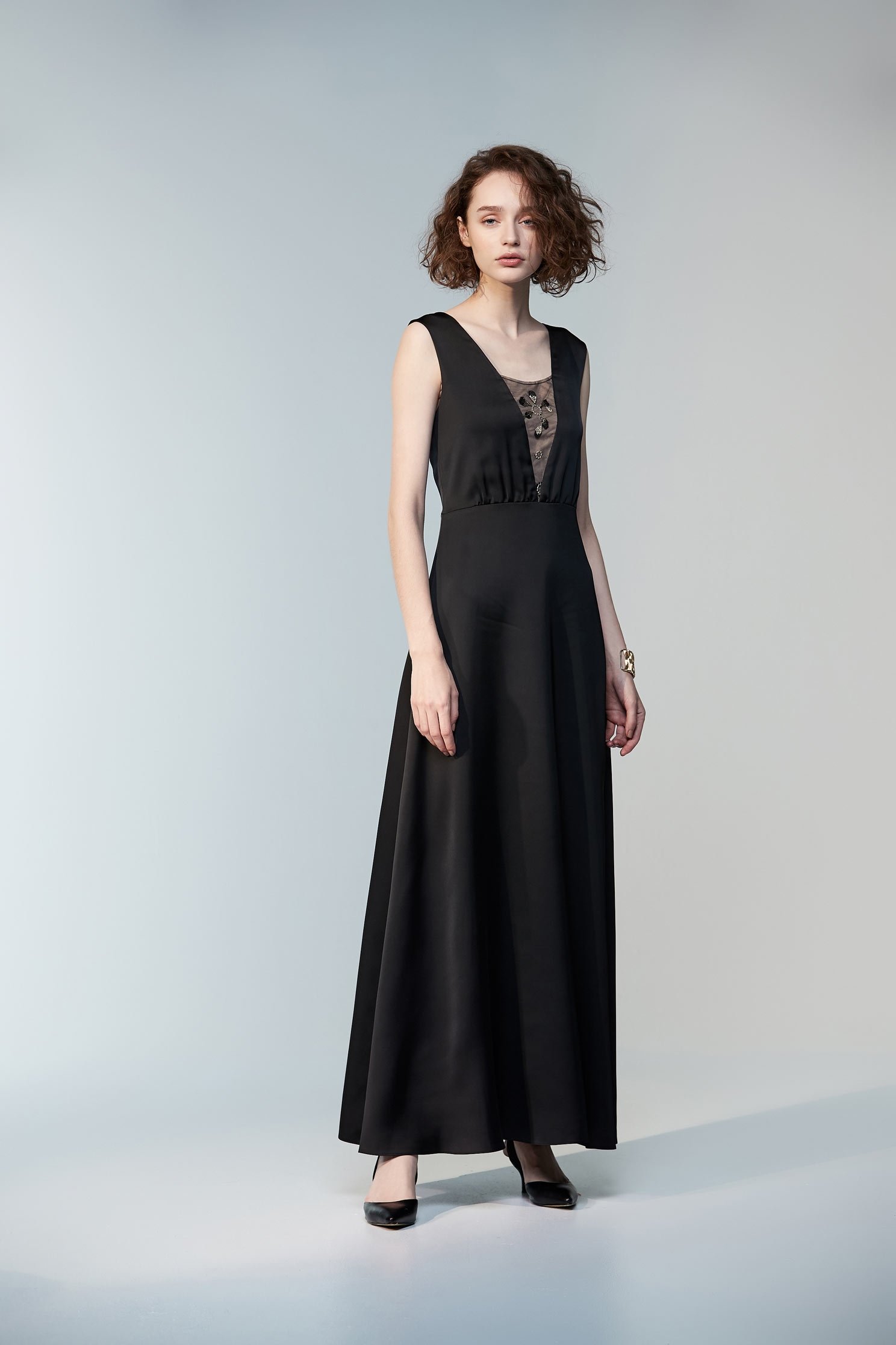 Plunging Neckline Maxi DressSATIN DRESS,Dresses,cocktaildresses,Season (SS) Look,Sleeveless dresses,Evening dresses,Season (AW) Look,Embroidered,Maxi dresses,Black dresses