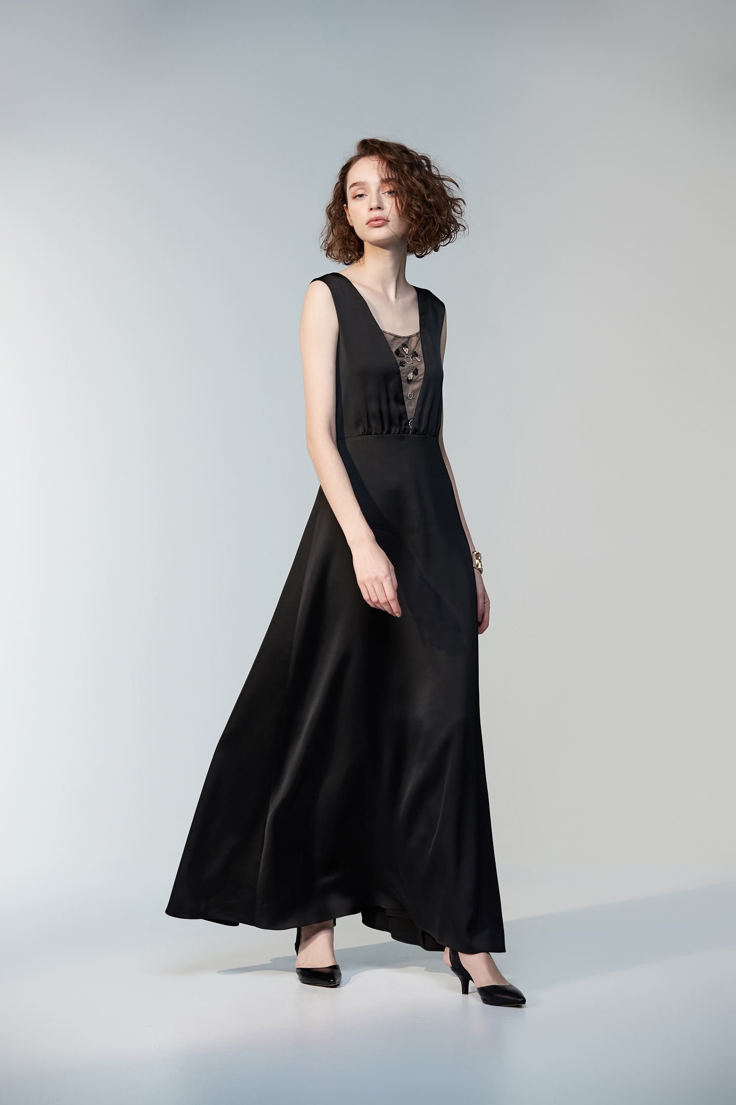 Plunging Neckline Maxi DressSATIN DRESS,Dresses,cocktaildresses,Season (SS) Look,Sleeveless dresses,Evening dresses,Season (AW) Look,Embroidered,Maxi dresses,Black dresses