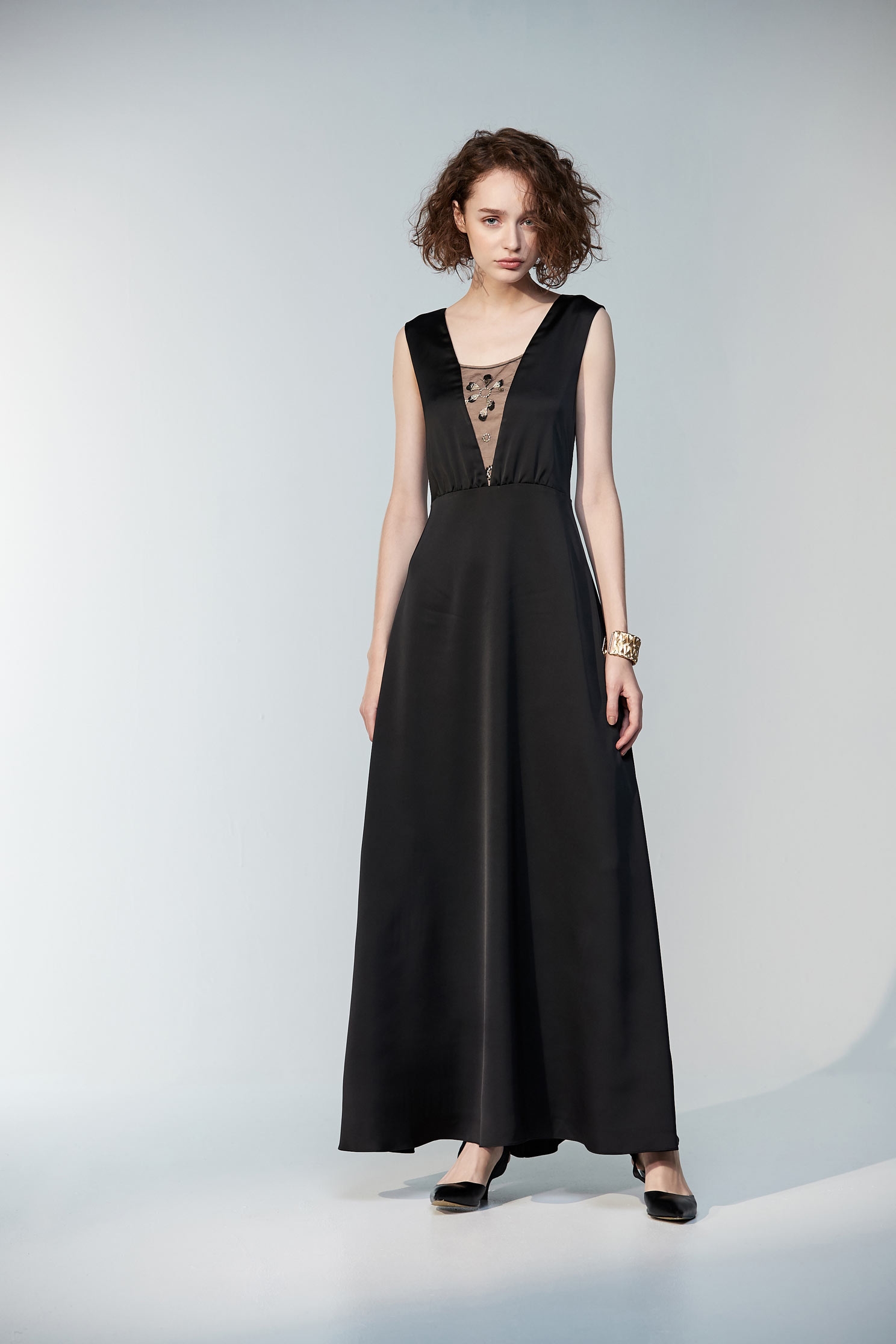 Plunging Neckline Maxi DressSATIN DRESS,Dresses,cocktaildresses,Season (SS) Look,Sleeveless dresses,Evening dresses,Season (AW) Look,Embroidered,Maxi dresses,Black dresses