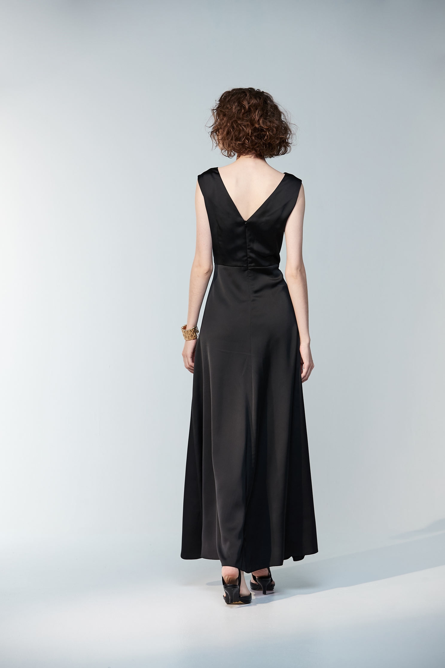 Plunging Neckline Maxi DressSATIN DRESS,Dresses,cocktaildresses,Season (SS) Look,Sleeveless dresses,Evening dresses,Season (AW) Look,Embroidered,Maxi dresses,Black dresses