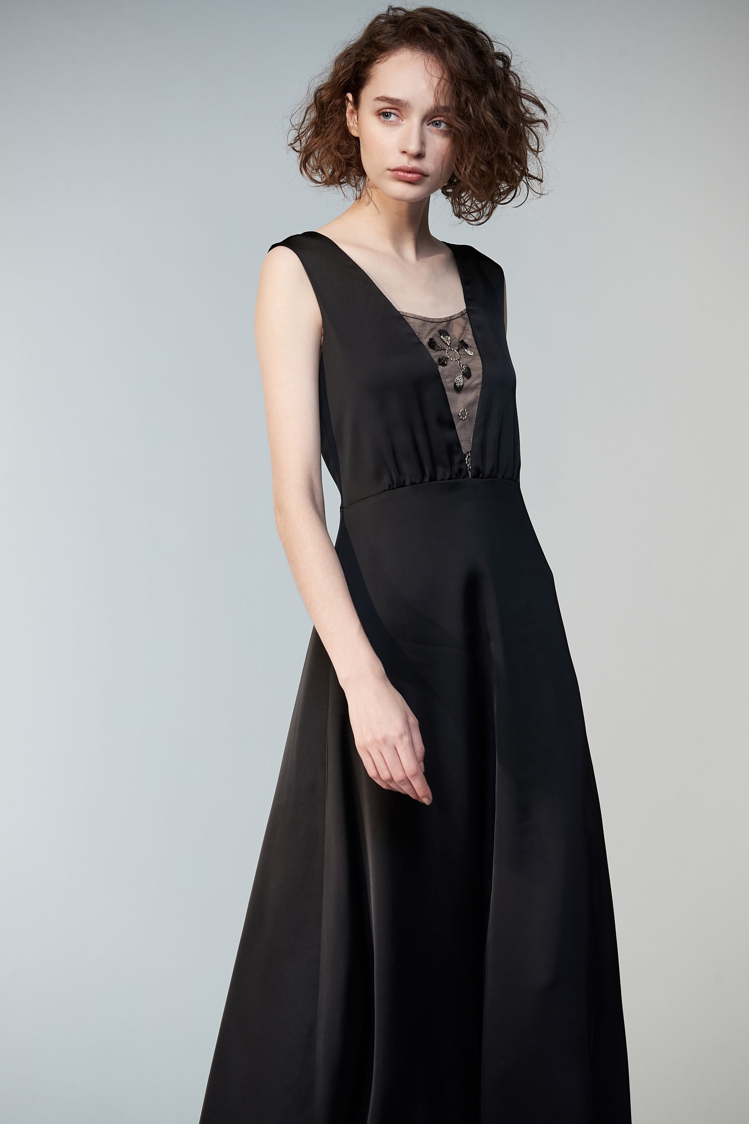 Plunging Neckline Maxi DressSATIN DRESS,Dresses,cocktaildresses,Season (SS) Look,Sleeveless dresses,Evening dresses,Season (AW) Look,Embroidered,Maxi dresses,Black dresses