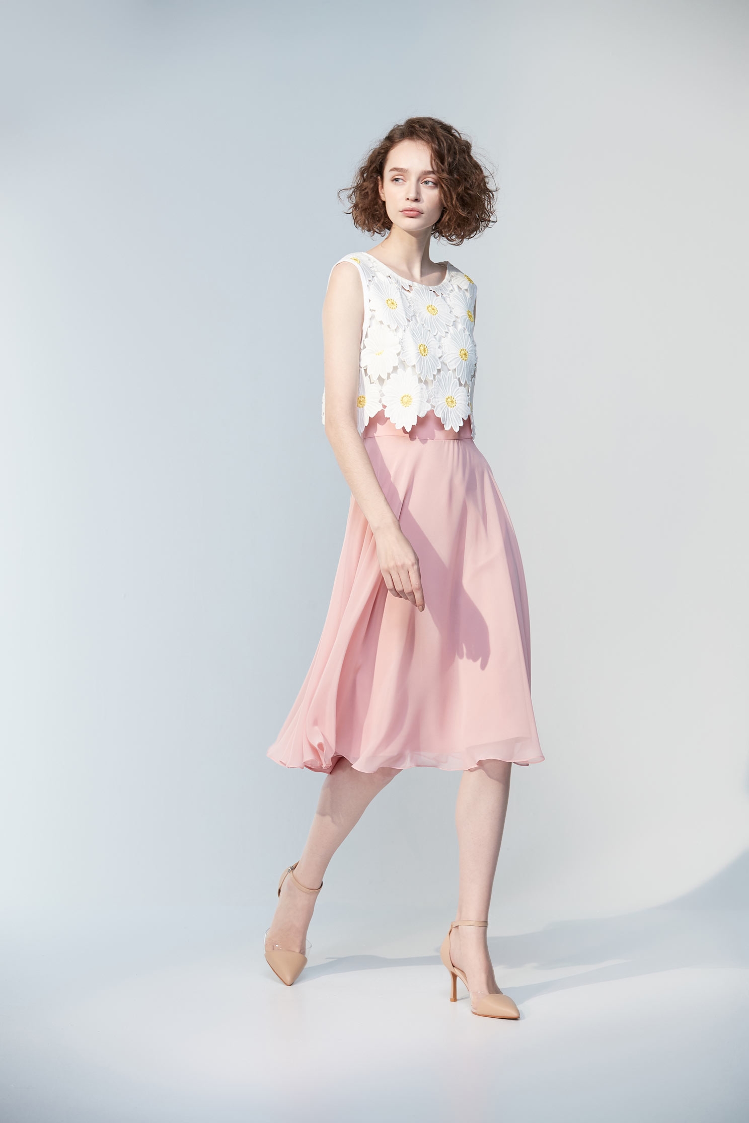 Sleeveless Dress with Cutwork EmbroideryPink chiffon white flower dress,U-neck dresses,Dresses,Under shirts,cocktaildresses,Season (SS) Look,mothergift,Sleeveless dresses,Evening dresses,Season (AW) Look,sleeveless tops,Lace,Lace dresses,Lace tops,dresses,Chiffon,Chiffon skirts