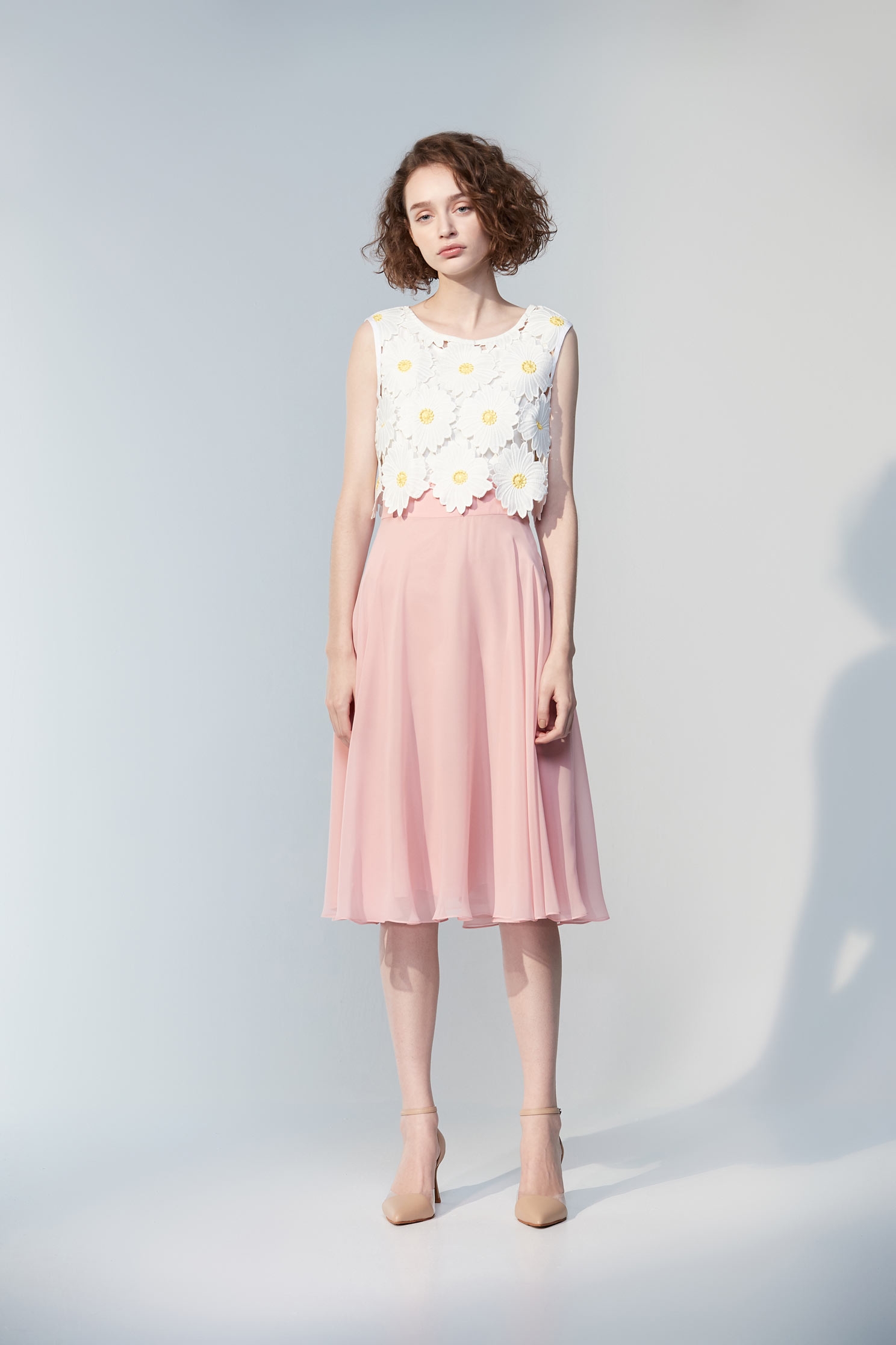 Sleeveless Dress with Cutwork EmbroideryPink chiffon white flower dress,U-neck dresses,Dresses,Under shirts,cocktaildresses,Season (SS) Look,mothergift,Sleeveless dresses,Evening dresses,Season (AW) Look,sleeveless tops,Lace,Lace dresses,Lace tops,dresses,Chiffon,Chiffon skirts