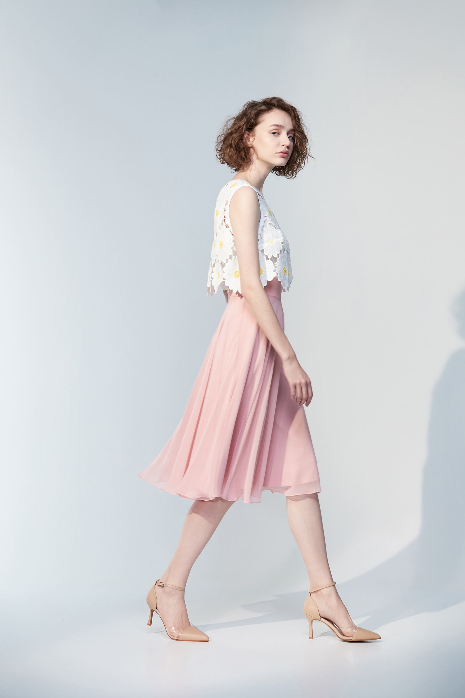 Sleeveless Dress with Cutwork EmbroideryPink chiffon white flower dress,U-neck dresses,Dresses,Under shirts,cocktaildresses,Season (SS) Look,mothergift,Sleeveless dresses,Evening dresses,Season (AW) Look,sleeveless tops,Lace,Lace dresses,Lace tops,dresses,Chiffon,Chiffon skirts