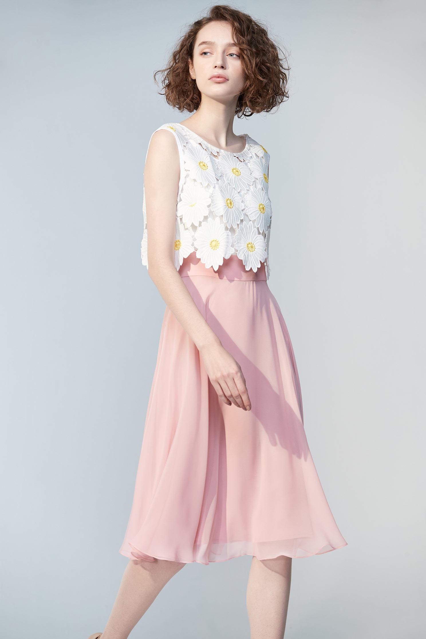 Sleeveless Dress with Cutwork EmbroideryPink chiffon white flower dress,U-neck dresses,Dresses,Under shirts,cocktaildresses,Season (SS) Look,mothergift,Sleeveless dresses,Evening dresses,Season (AW) Look,sleeveless tops,Lace,Lace dresses,Lace tops,dresses,Chiffon,Chiffon skirts