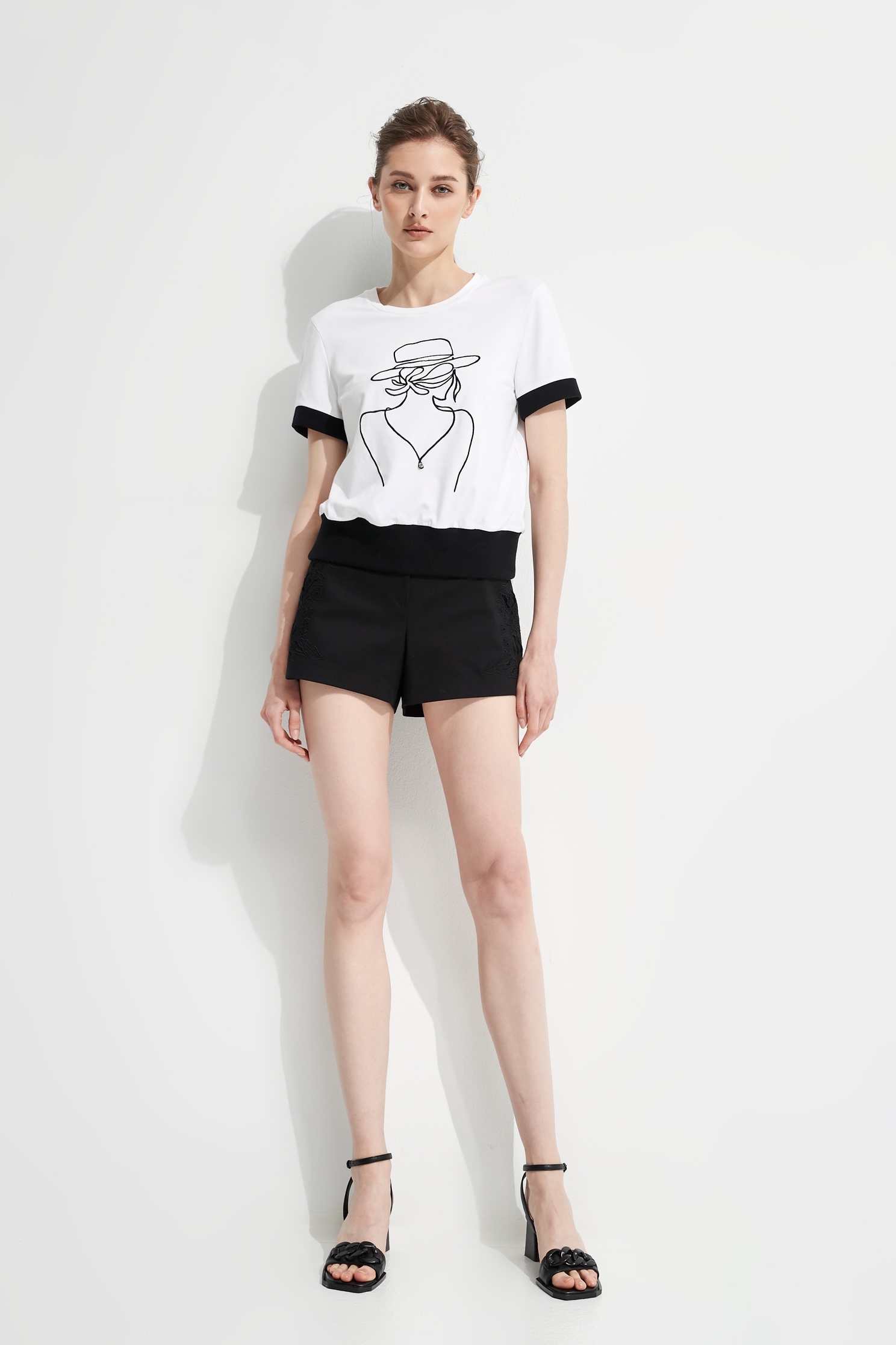 Basic Shorts With Floral Embroidery DetailBasic  Shorts With Floral Embroidery Detail,Embroidered,Season (SS) Look,Shorts