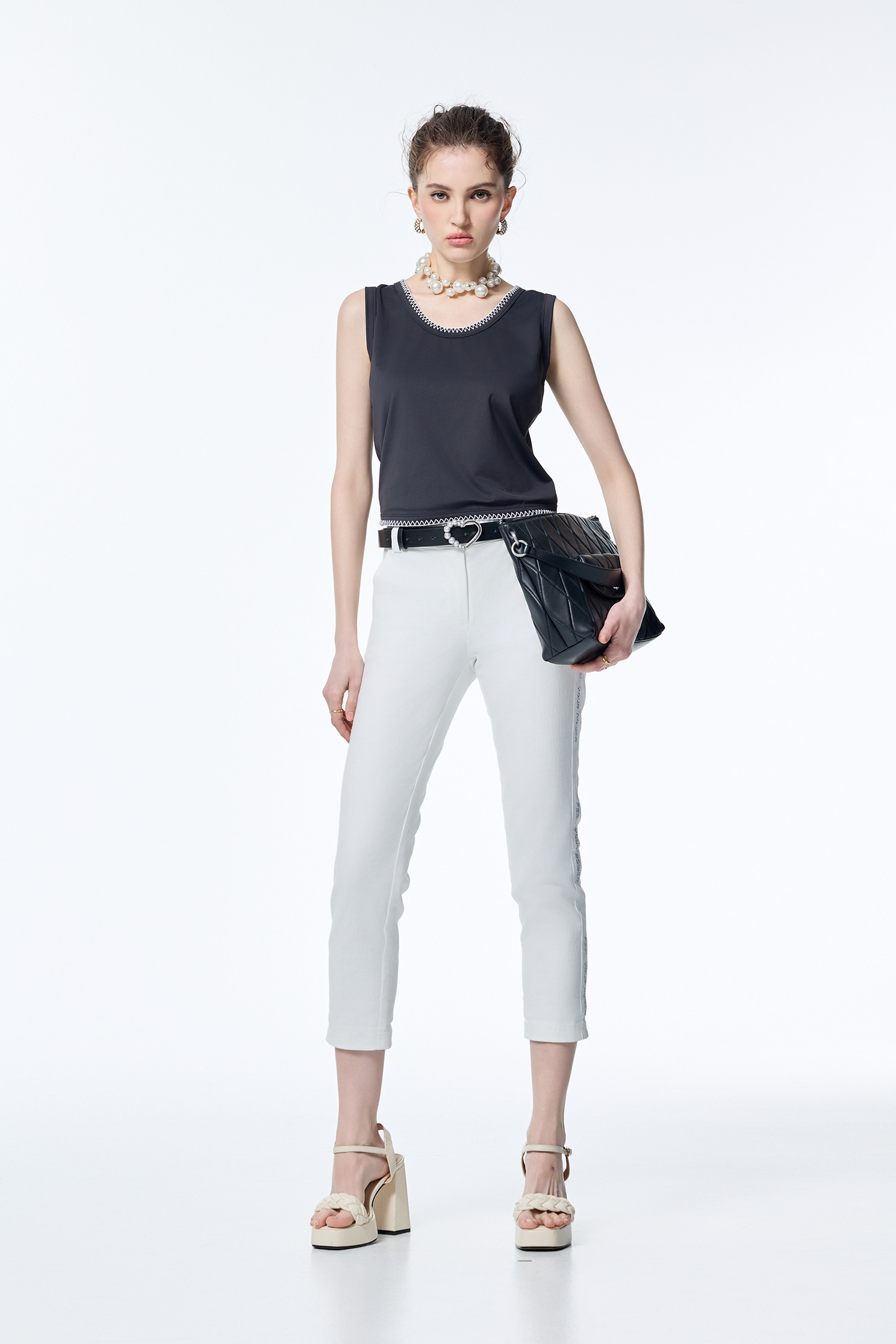 Contrast Embroidery Trim VestContrast Embroidery Trim Vest,sleeveless tops,Embroidered,Season (SS) Look,sleeveless tops,Black tops