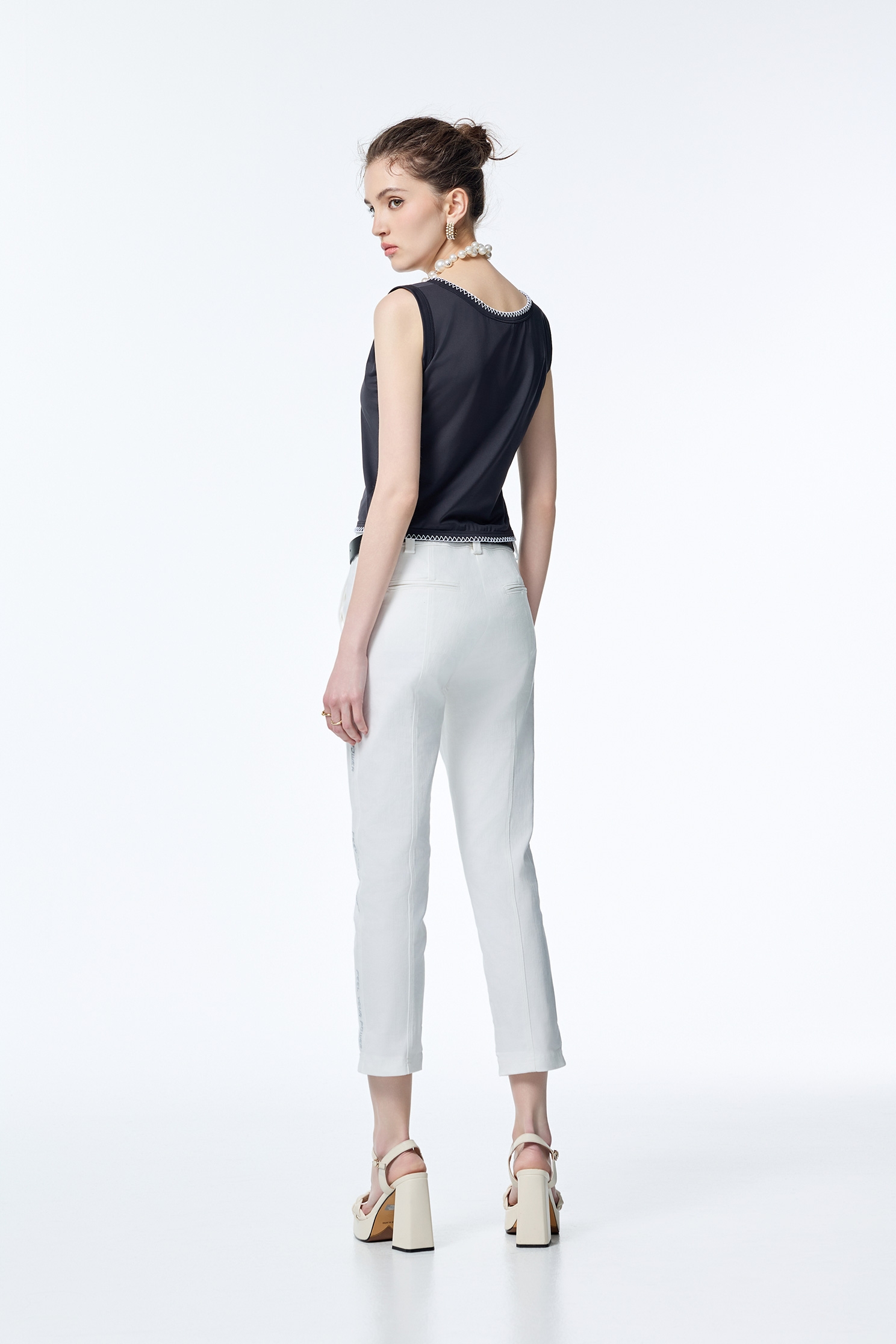 Contrast Embroidery Trim VestContrast Embroidery Trim Vest,sleeveless tops,Embroidered,Season (SS) Look,sleeveless tops,Black tops