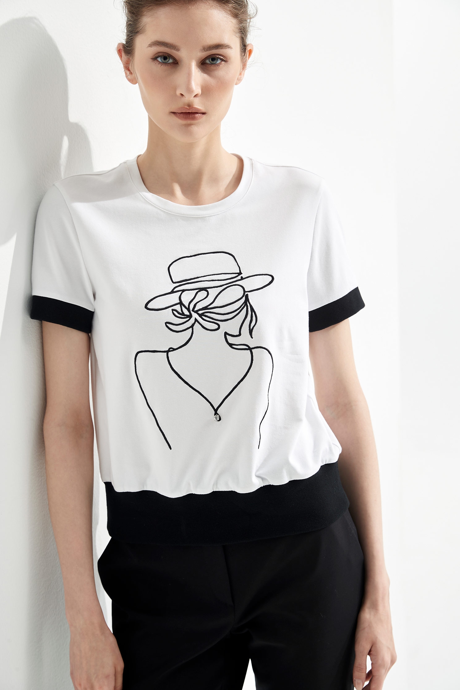 Front Graphic Contrast TopFront Graphic Contrast Top,T-shirts,Tops,Embroidered,Hats,Season (SS) Look,Cotton