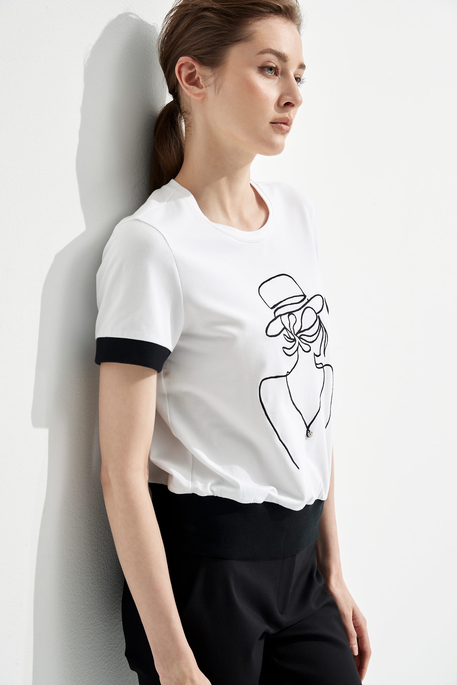 Front Graphic Contrast TopFront Graphic Contrast Top,T-shirts,Tops,Embroidered,Hats,Season (SS) Look,Cotton