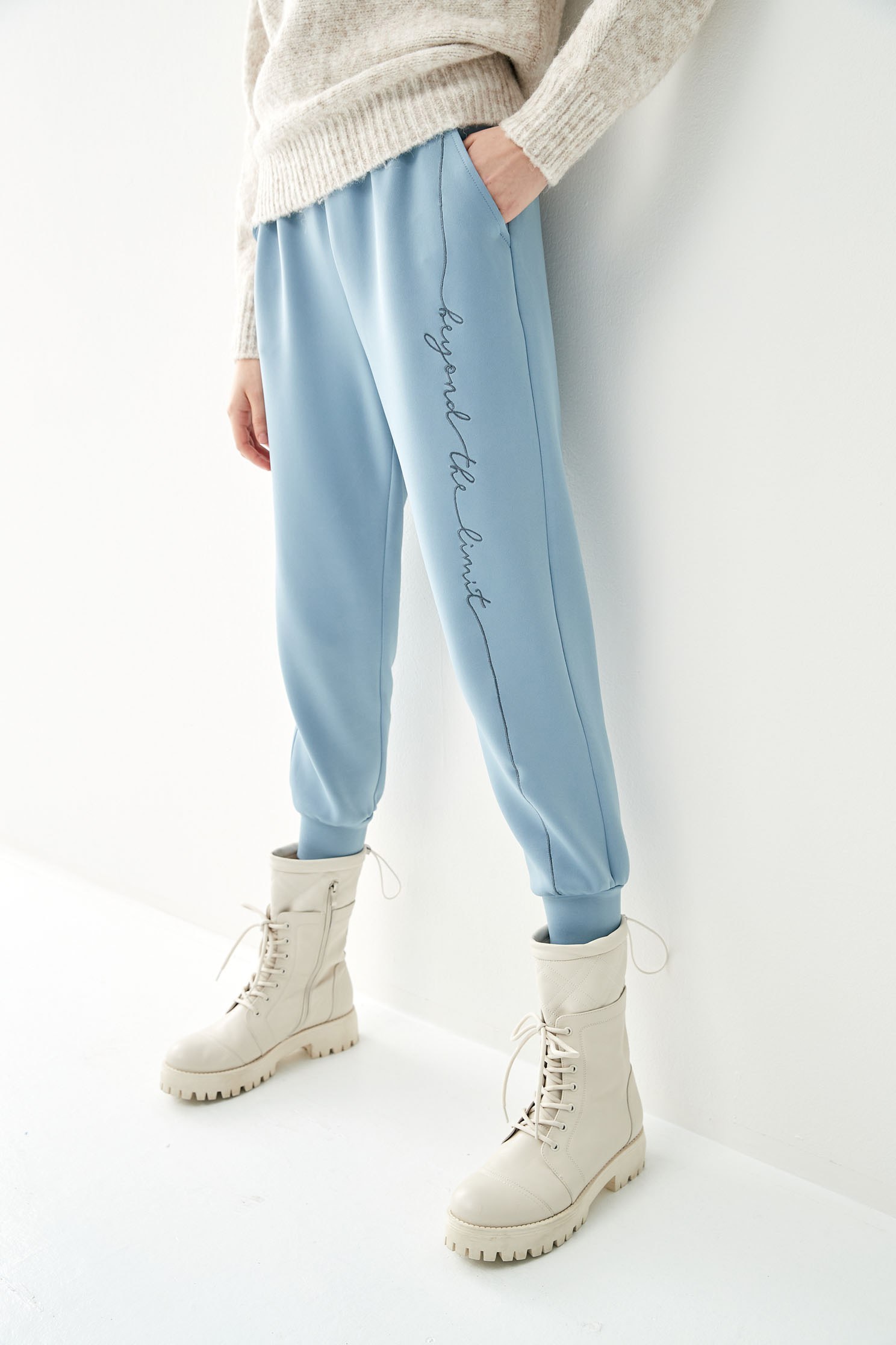 Cloud  Thermal TrousersCLO  thermal trousers with string embroidery,Embroidered,Season (AW) Look,Pink,Joggers,Athleisure,Pants,cloudcollection