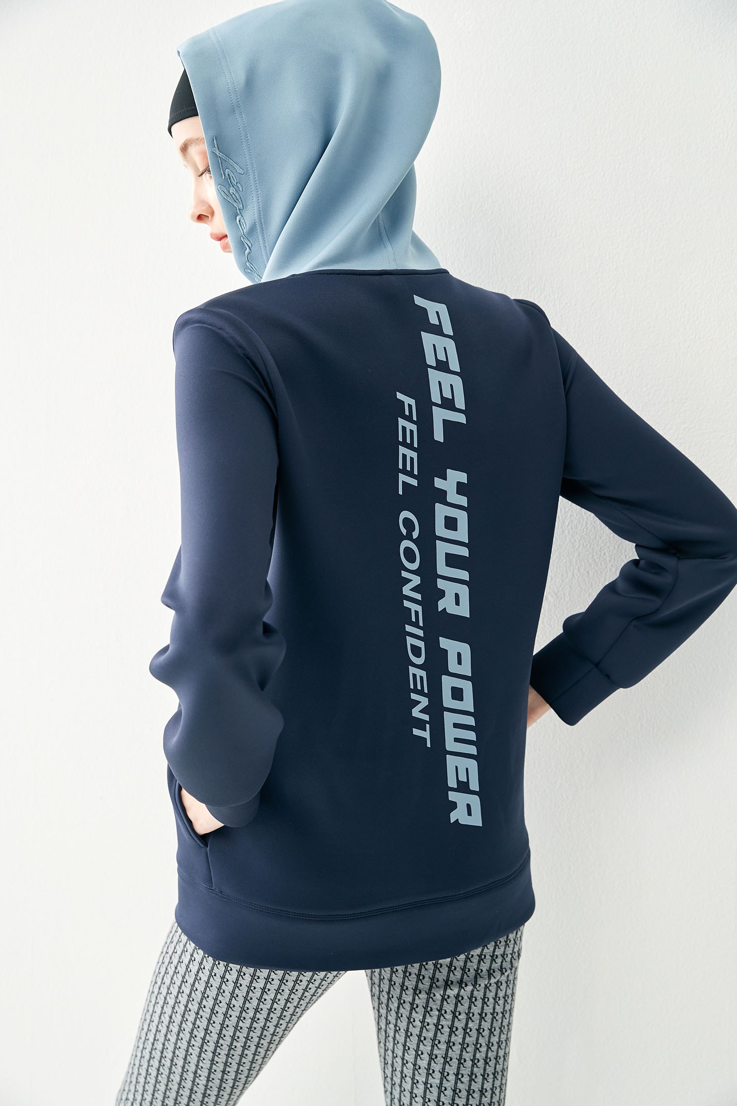Cloud  Thermal Top With Colored Hooded DesignColored hooded  CLO  thermal top,Tops,Embroidered,Hoodie tops,Season (AW) Look,Pink,Athleisure,cloudcollection