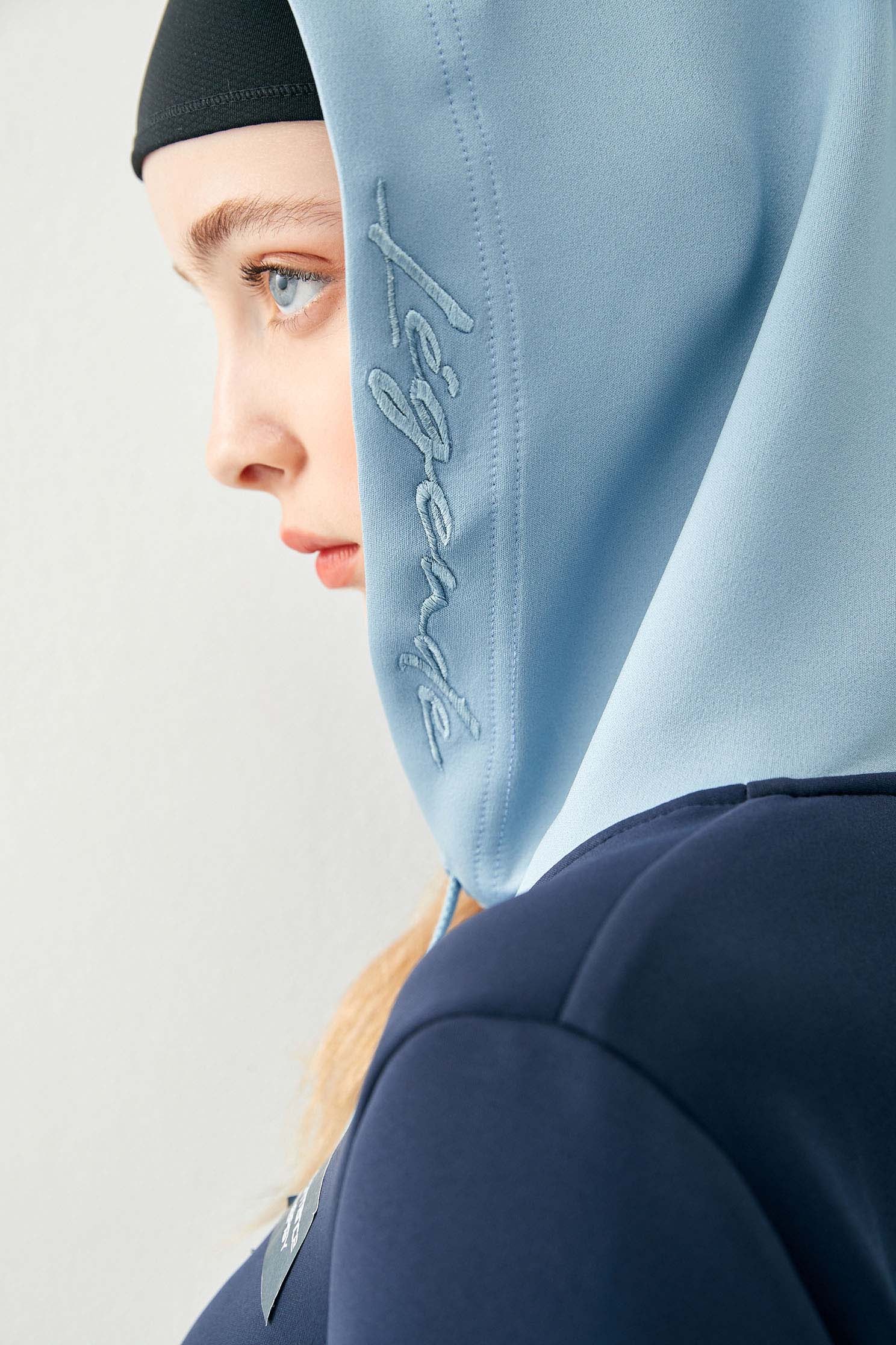 Cloud  Thermal Top With Colored Hooded DesignColored hooded  CLO  thermal top,Tops,Embroidered,Hoodie tops,Season (AW) Look,Pink,Athleisure,cloudcollection