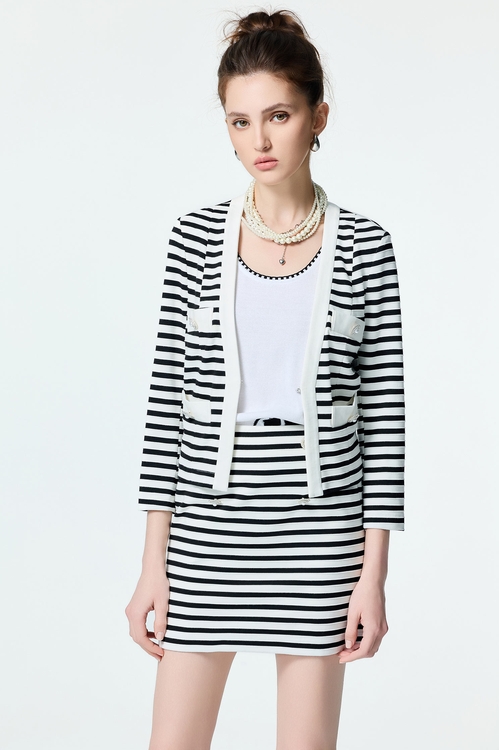 Black White Stripe V-neck Jacket,,Black White Stripe V-neck Jacket,Jackets,Outerwear,Season (SS) Look,Embroidered,upperclass,Office Looks,Outerwear,Hats,Season (SS) Look,upperclass,Hoodie jackets,Trench coats,Jackets,Outerwear,Season (SS) Look,pearl,Back To Classic,Back To B/W