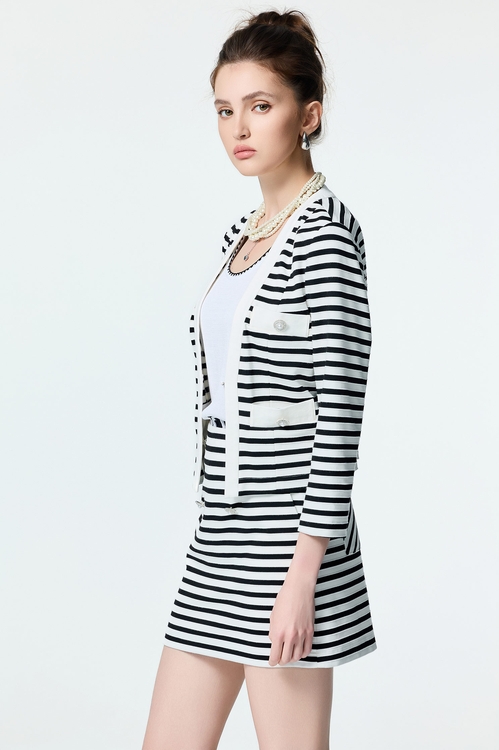 Black White Stripe V-neck Jacket,,Black White Stripe V-neck Jacket,Jackets,Outerwear,Season (SS) Look,Embroidered,upperclass,Office Looks,Outerwear,Hats,Season (SS) Look,upperclass,Hoodie jackets,Trench coats,Jackets,Outerwear,Season (SS) Look,pearl,Back To Classic,Back To B/W